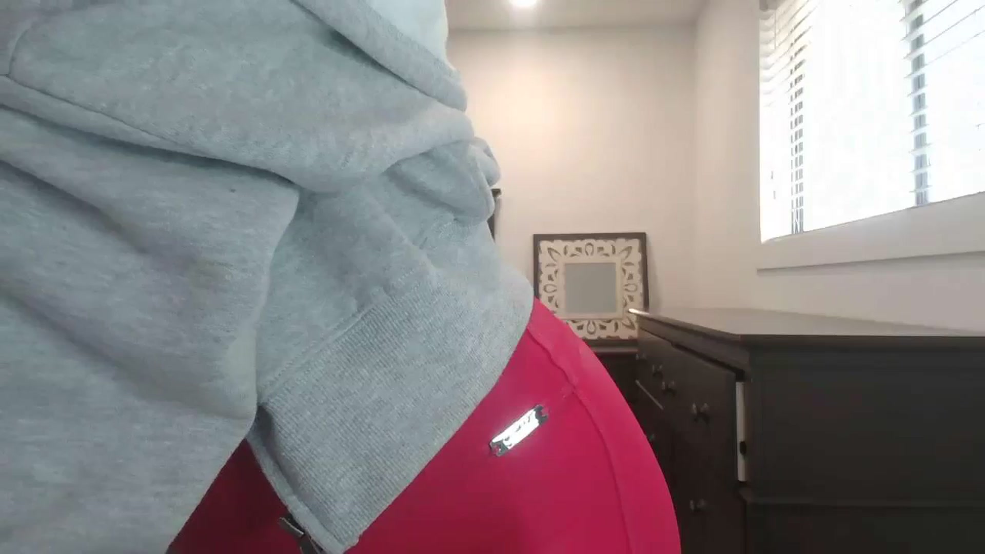 Gallery image thumbnail from blondmilf92's myfreecams stream on, 12/06/2023, 20:17 image 4 of 20