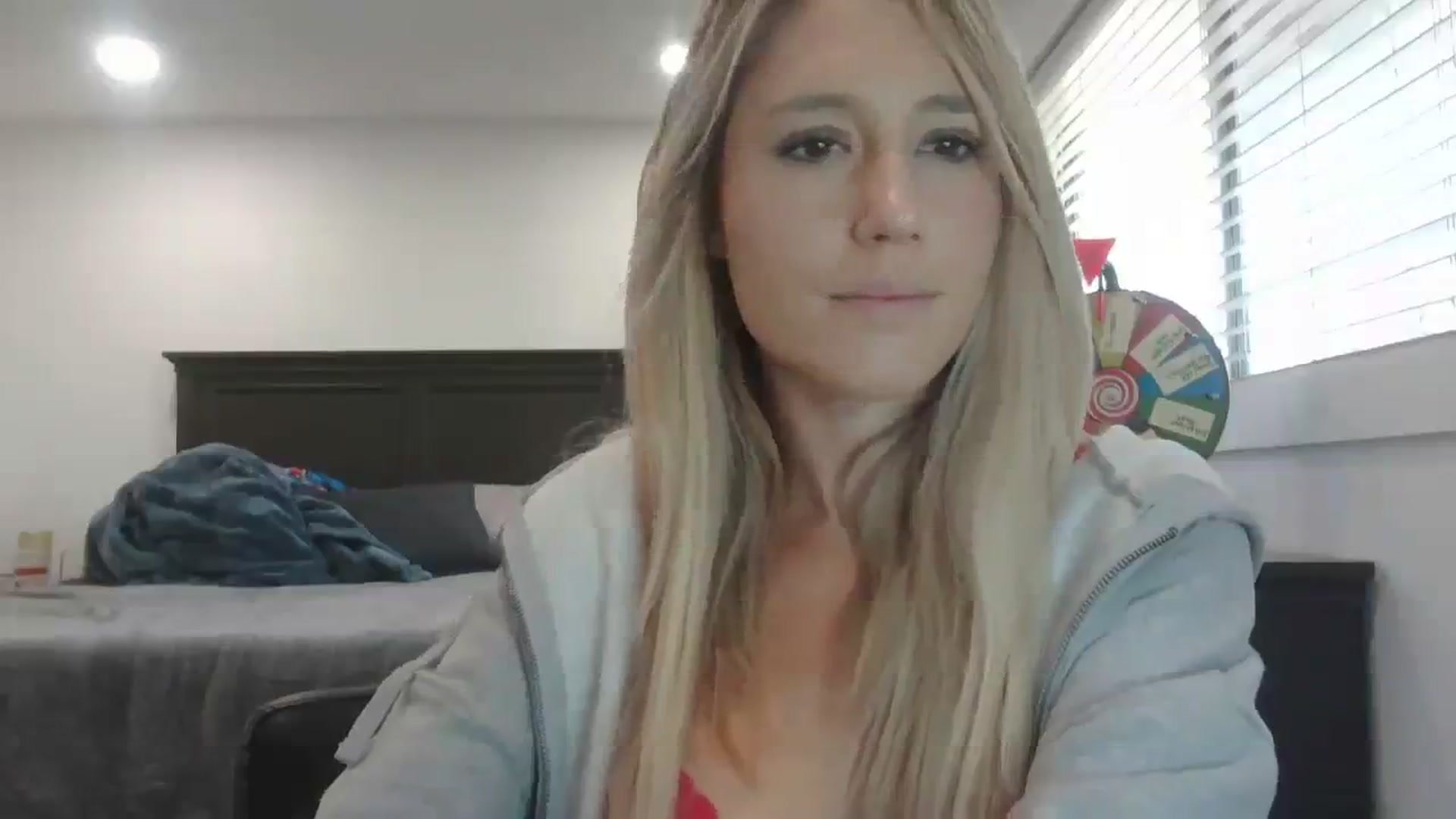 Gallery image thumbnail from blondmilf92's myfreecams stream on, 12/06/2023, 20:17 image 20 of 20