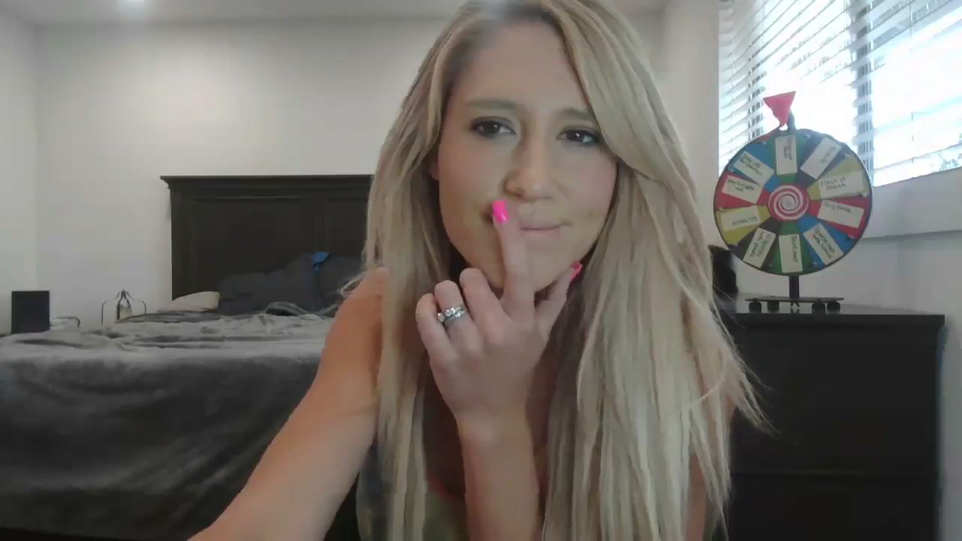 Gallery image thumbnail from blondmilf92's myfreecams stream on, 12/07/2023, 21:33 image 13 of 20