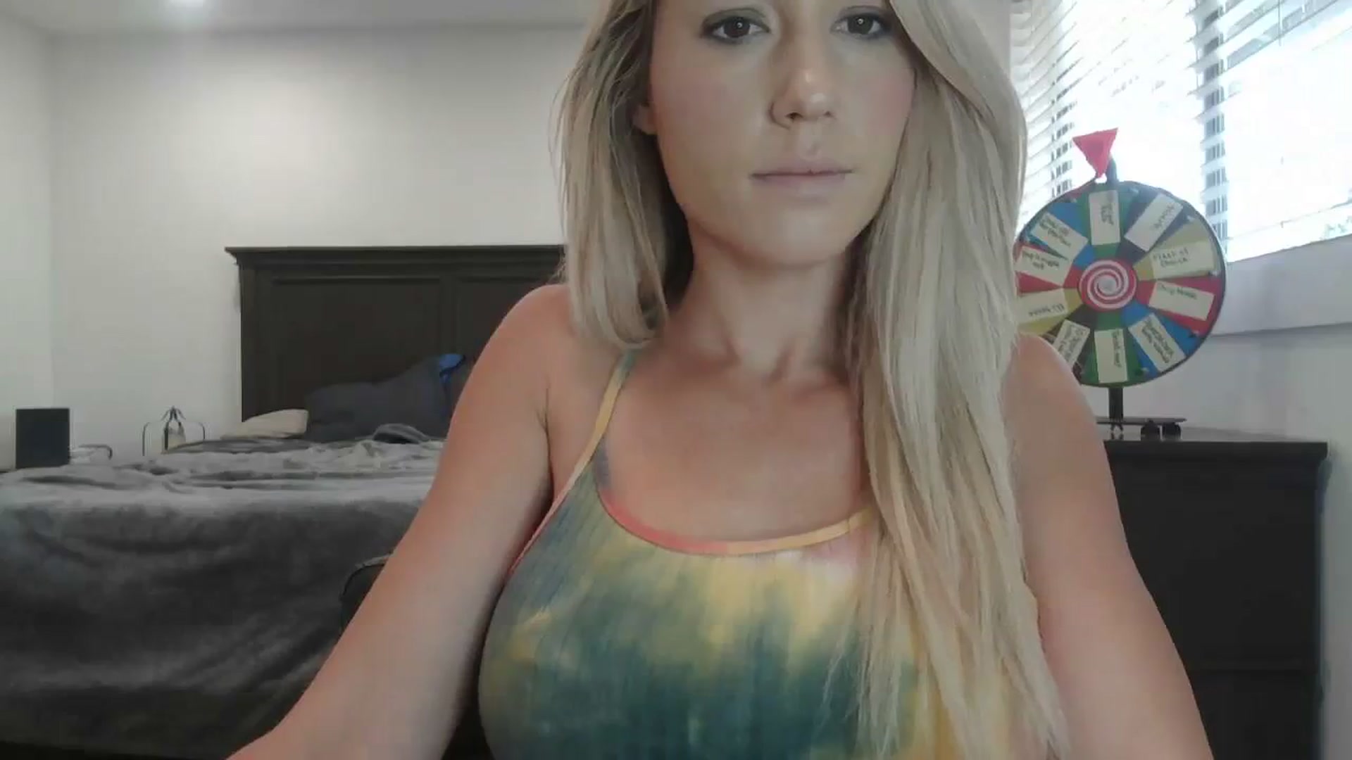 Gallery image thumbnail from blondmilf92's myfreecams stream on, 12/07/2023, 21:33 image 17 of 20
