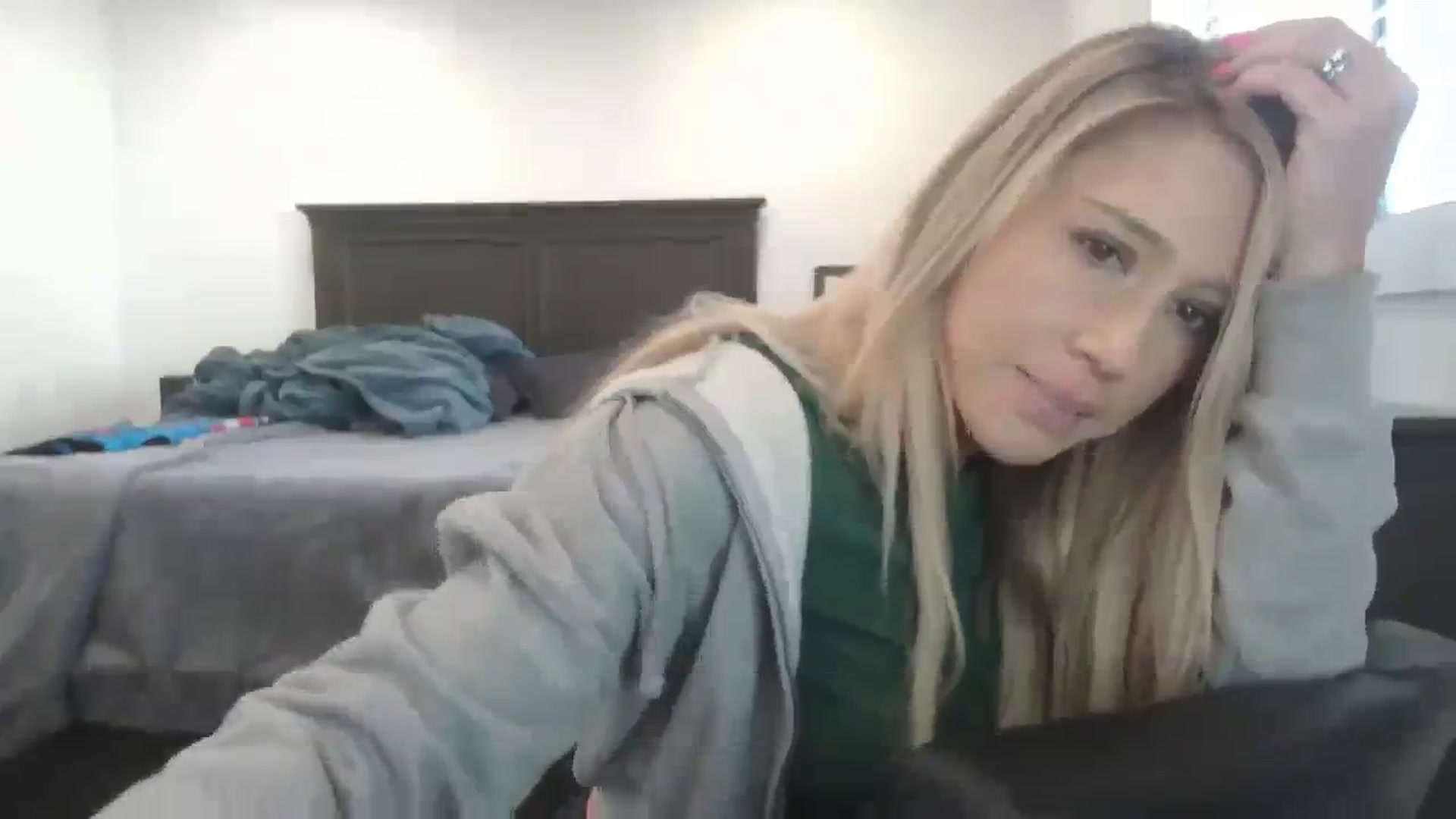 Gallery image thumbnail from blondmilf92's myfreecams stream on, 12/11/2023, 19:48 image 17 of 20