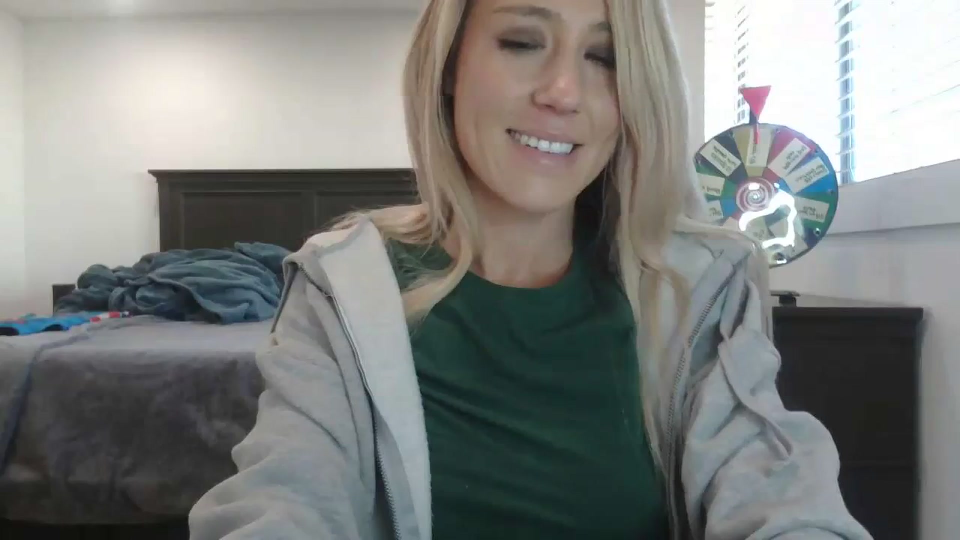 Gallery image thumbnail from blondmilf92's myfreecams stream on, 12/11/2023, 19:48 image 16 of 20
