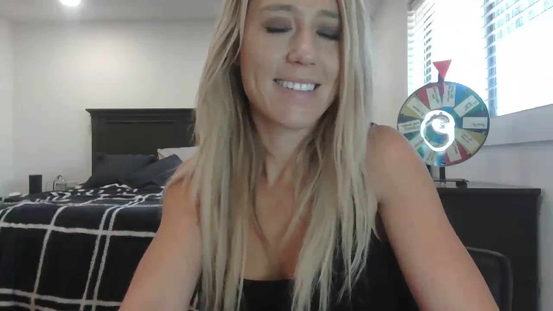 Gallery image thumbnail from blondmilf92's myfreecams stream on, 12/12/2023, 21:45 image 10 of 20