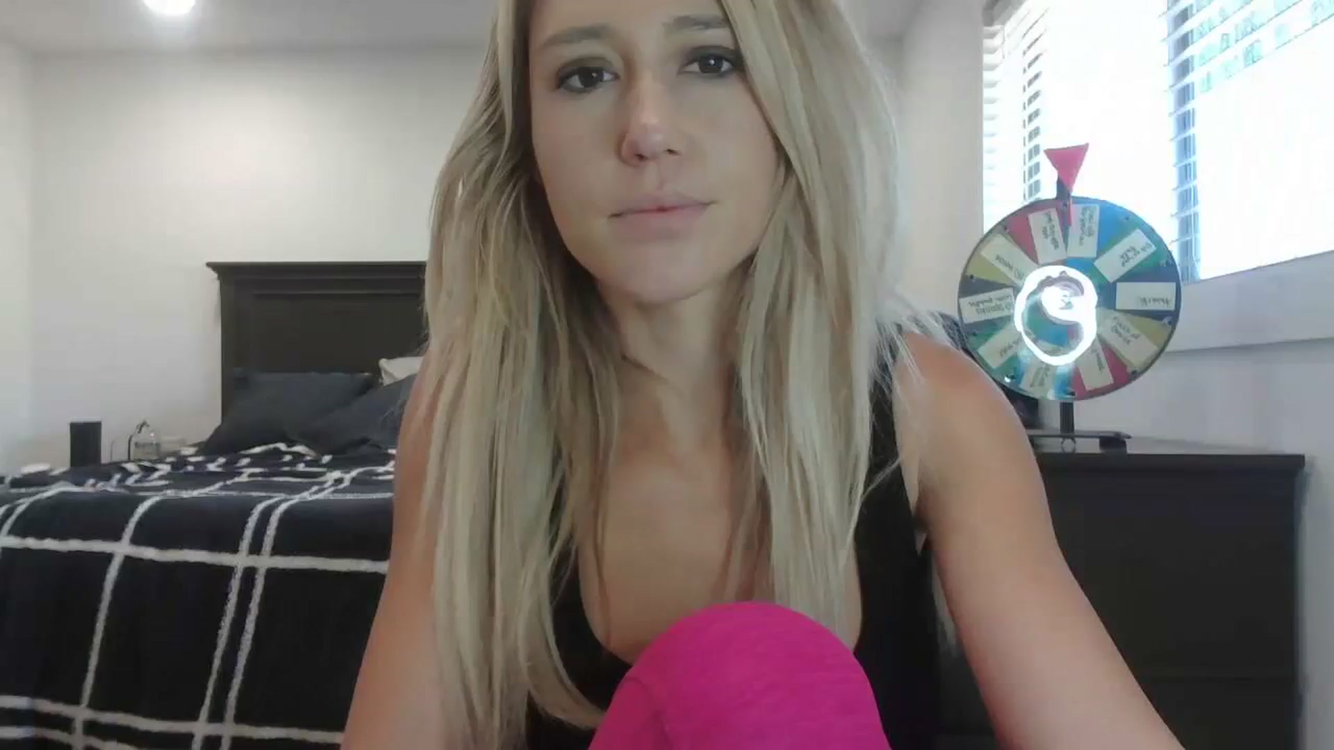 Gallery image thumbnail from blondmilf92's myfreecams stream on, 12/12/2023, 21:45 image 11 of 20