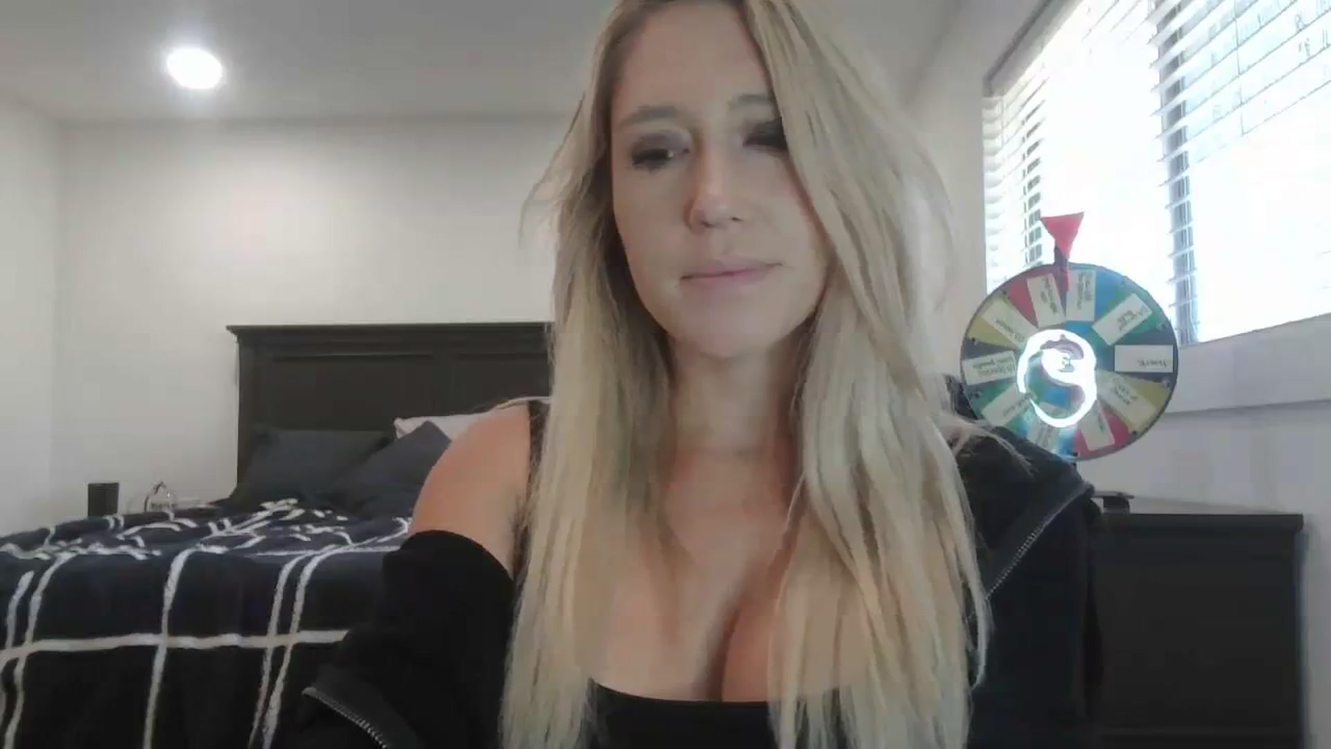 Gallery image thumbnail from blondmilf92's myfreecams stream on, 12/12/2023, 21:45 image 2 of 20