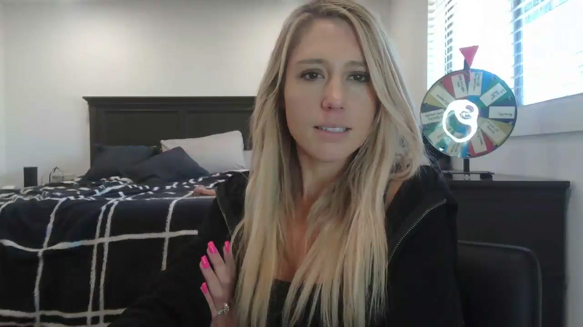 Gallery image thumbnail from blondmilf92's myfreecams stream on, 12/12/2023, 21:45 image 15 of 20