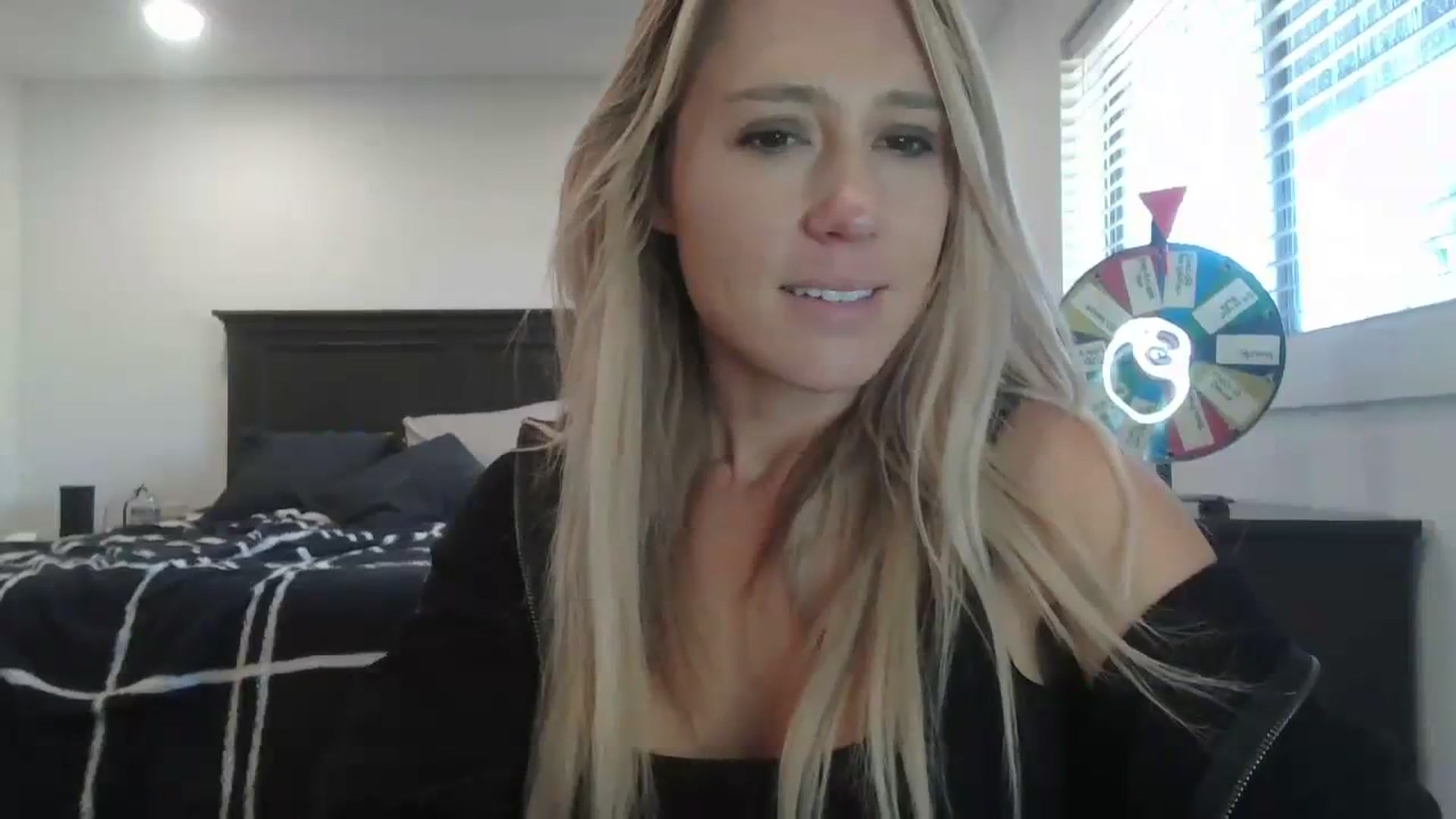 Gallery image thumbnail from blondmilf92's myfreecams stream on, 12/12/2023, 21:45 image 17 of 20