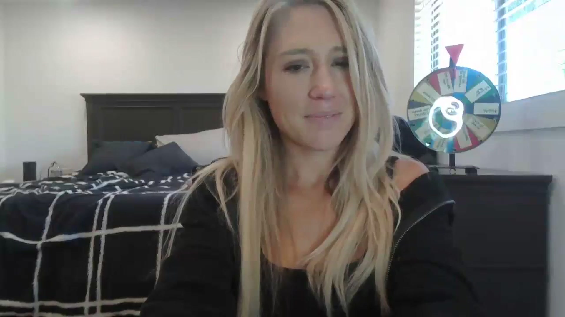 Gallery image thumbnail from blondmilf92's myfreecams stream on, 12/12/2023, 21:45 image 16 of 20