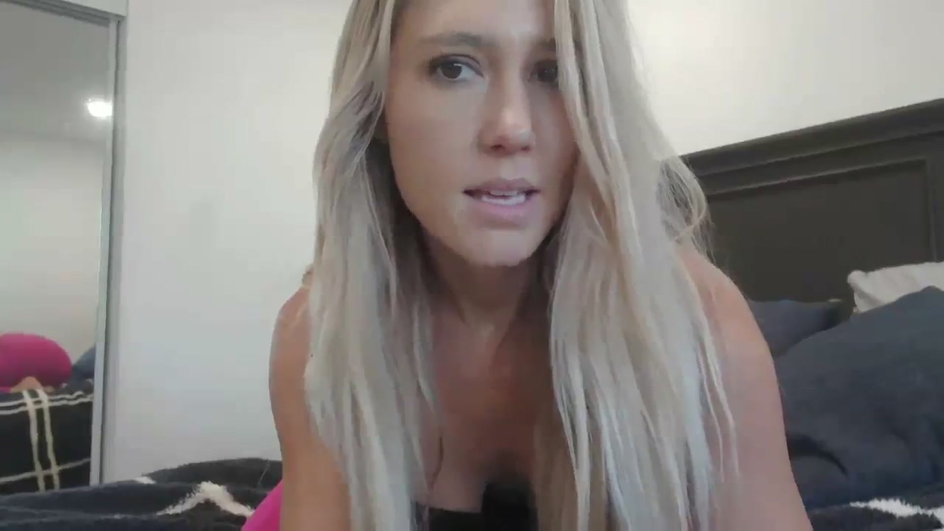 Gallery image thumbnail from blondmilf92's myfreecams stream on, 12/12/2023, 21:45 image 8 of 20
