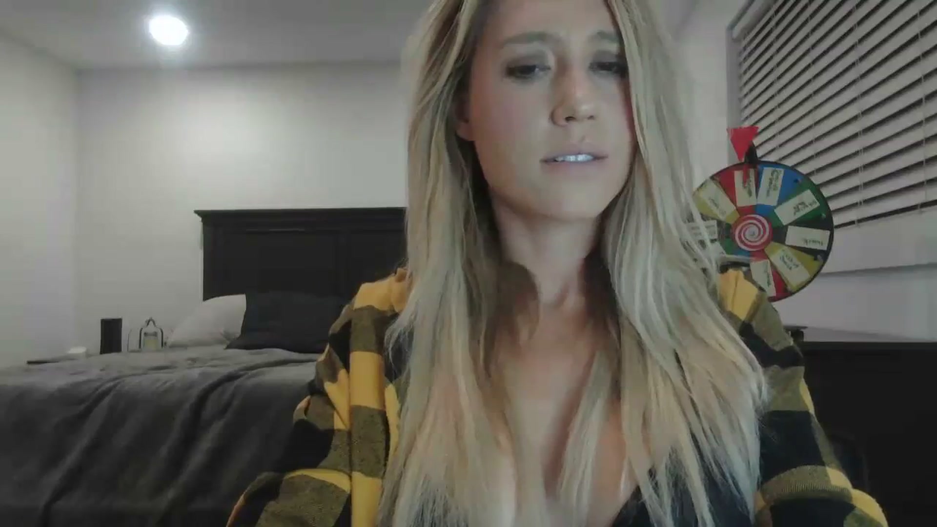 Gallery image thumbnail from blondmilf92's myfreecams stream on, 12/14/2023, 06:07 image 4 of 20