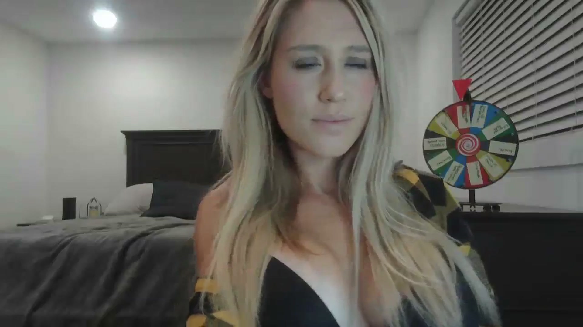 Gallery image thumbnail from blondmilf92's myfreecams stream on, 12/14/2023, 06:07 image 13 of 20