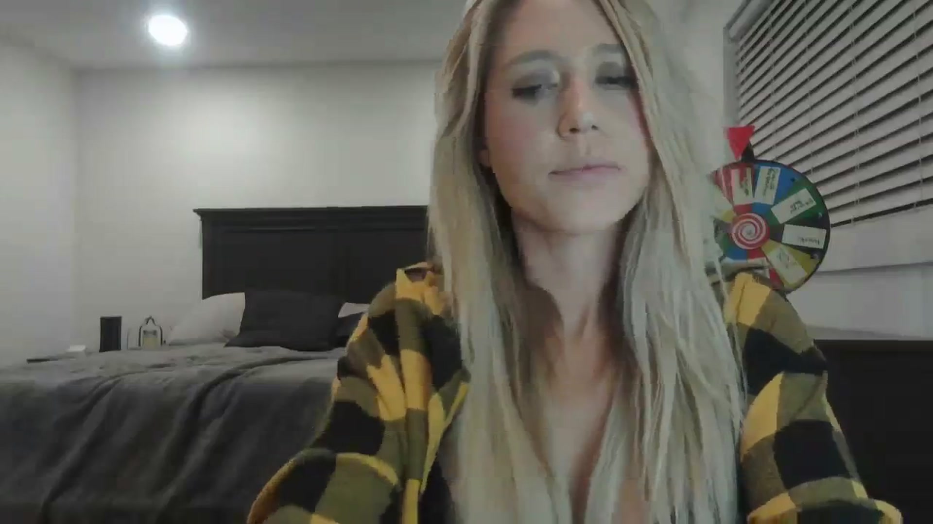 Gallery image thumbnail from blondmilf92's myfreecams stream on, 12/14/2023, 06:07 image 3 of 20