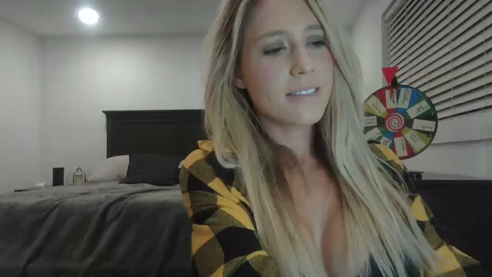 Gallery image thumbnail from blondmilf92's myfreecams stream on, 12/14/2023, 06:07 image 6 of 20
