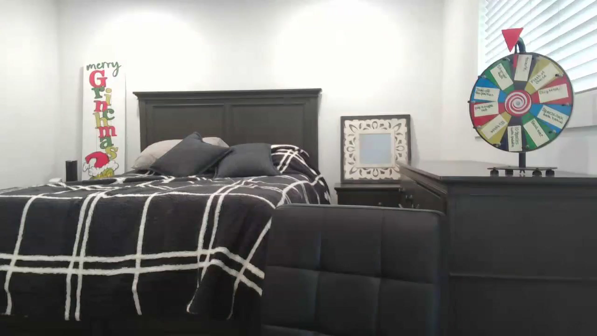 Gallery image thumbnail from blondmilf92's myfreecams stream on, 12/18/2023, 19:36 image 5 of 20