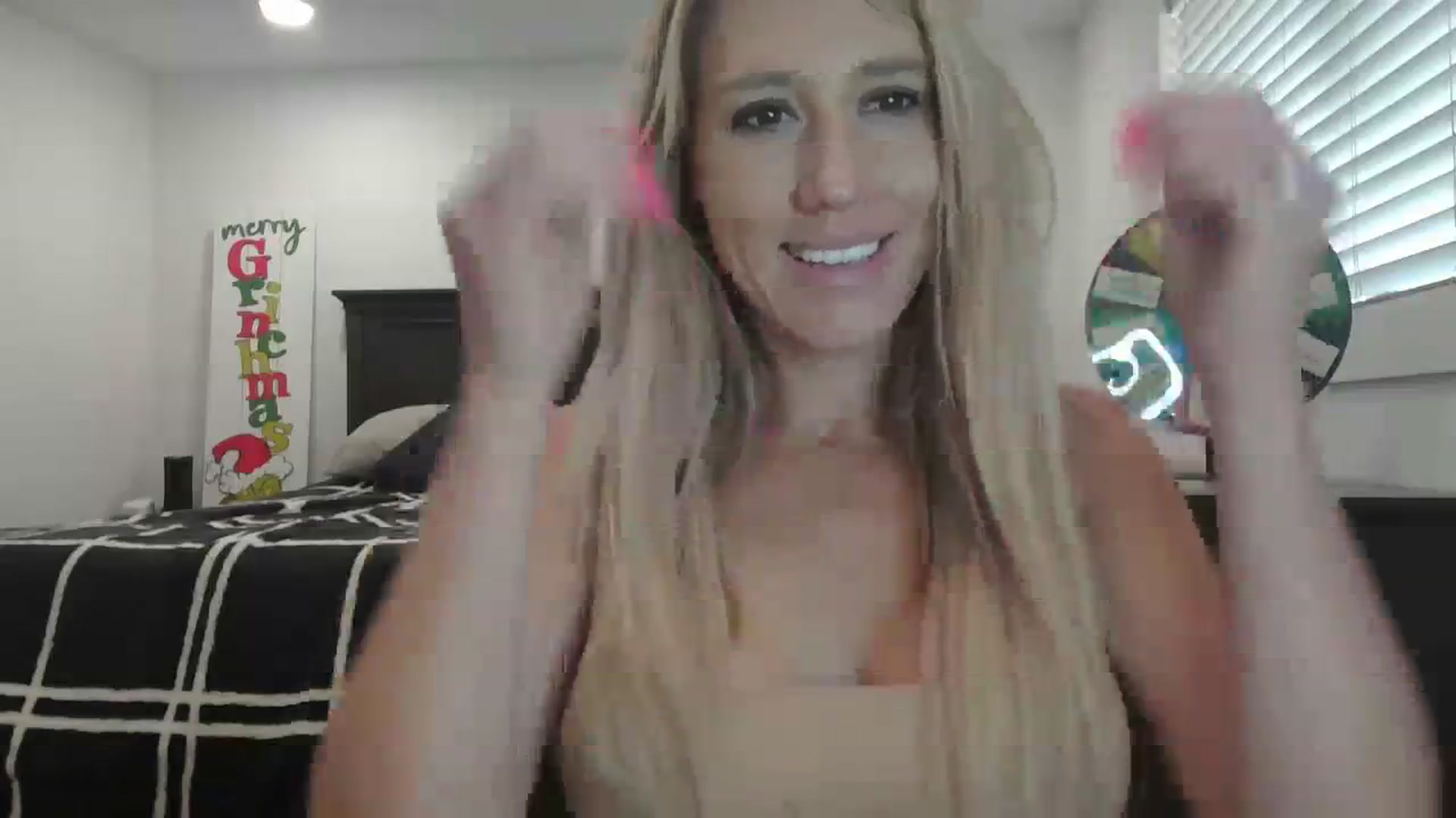 Gallery image thumbnail from blondmilf92's myfreecams stream on, 12/18/2023, 21:43 image 17 of 20
