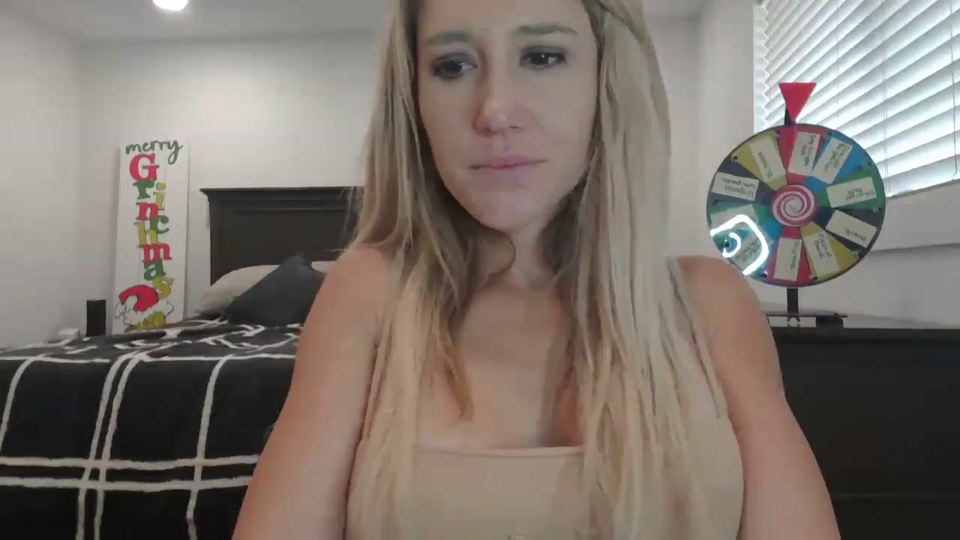 Gallery image thumbnail from blondmilf92's myfreecams stream on, 12/18/2023, 21:43 image 18 of 20
