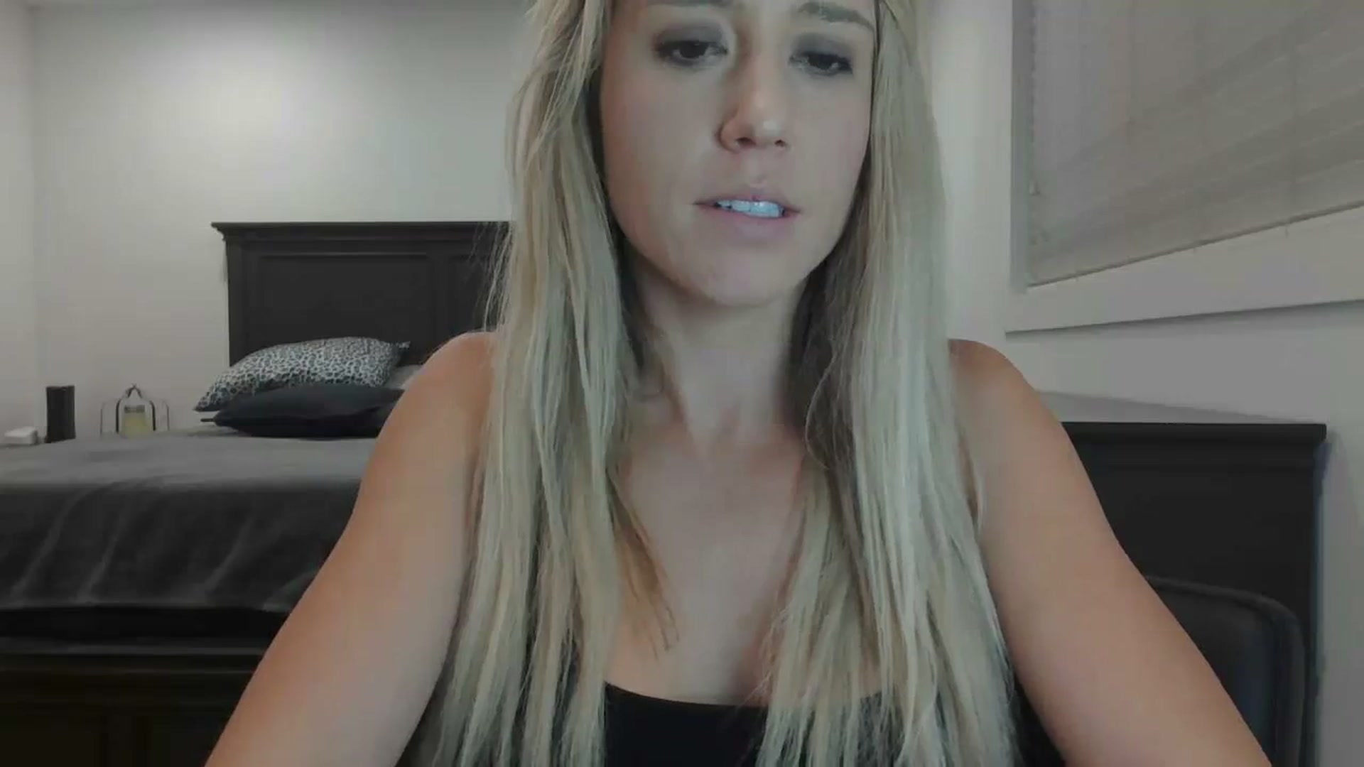 Gallery image thumbnail from blondmilf92's myfreecams stream on, 12/19/2023, 07:12 image 10 of 20