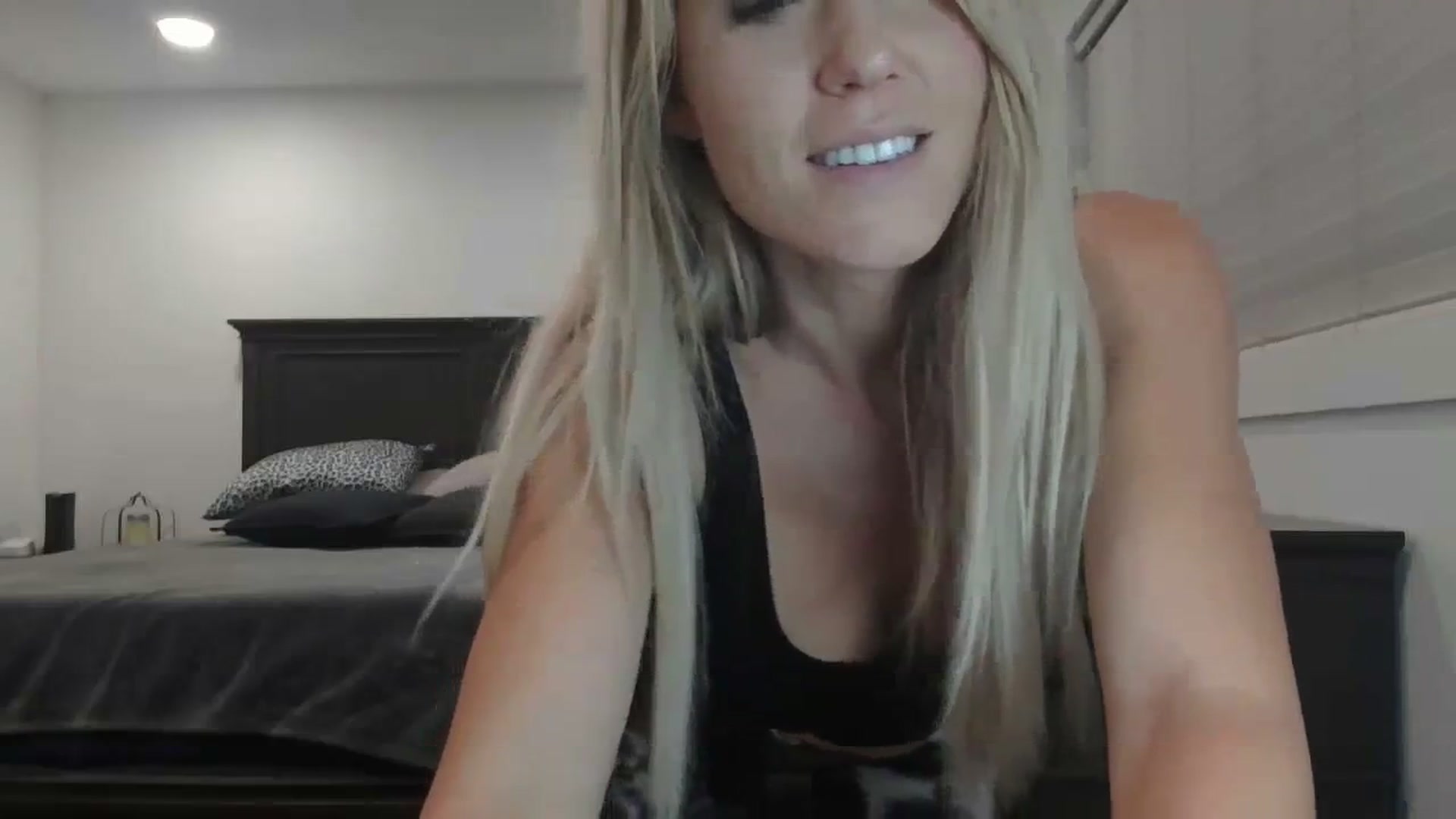 Gallery image thumbnail from blondmilf92's myfreecams stream on, 12/19/2023, 07:12 image 3 of 20