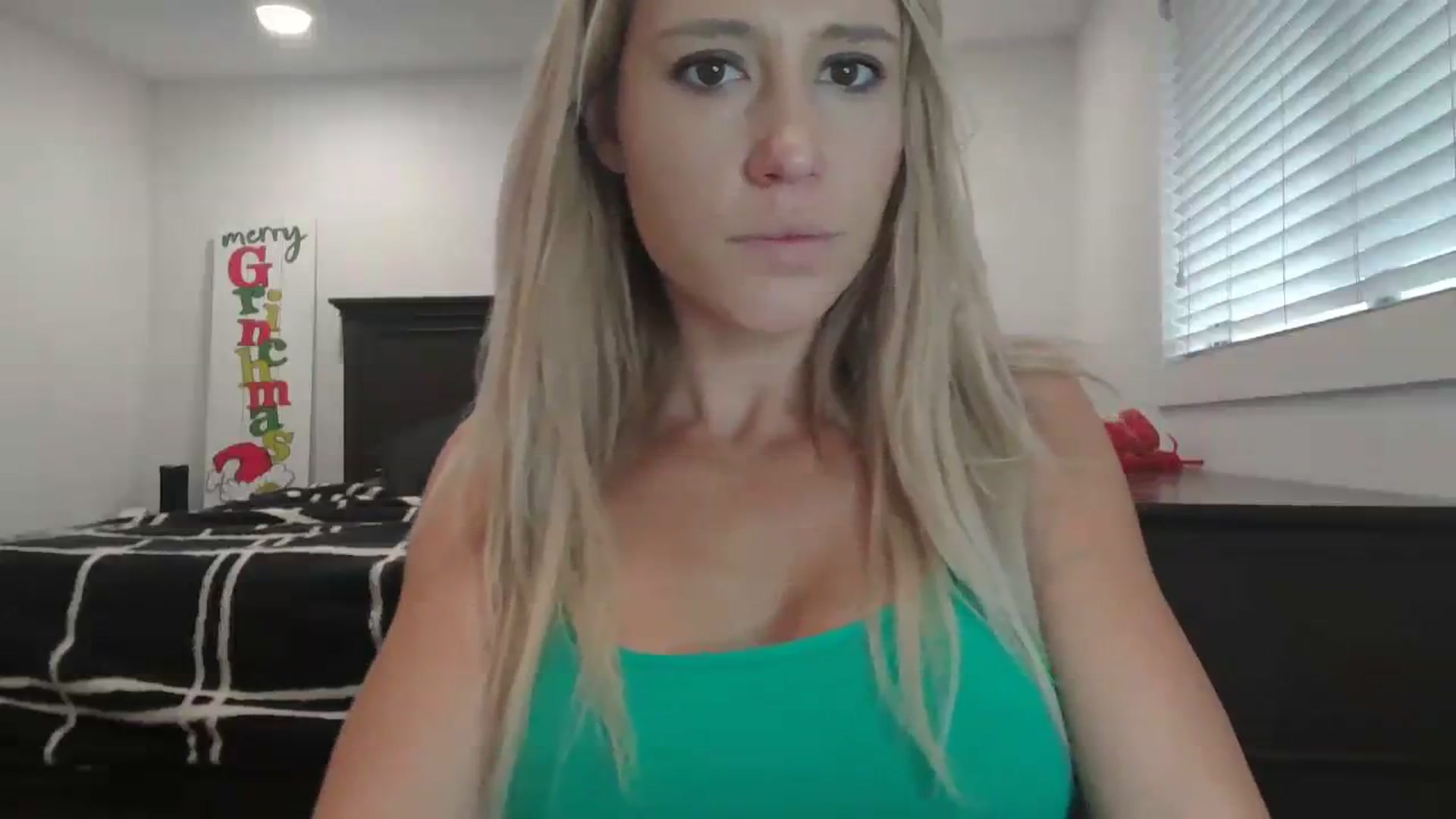 Gallery image thumbnail from blondmilf92's myfreecams stream on, 12/19/2023, 19:37 image 17 of 20