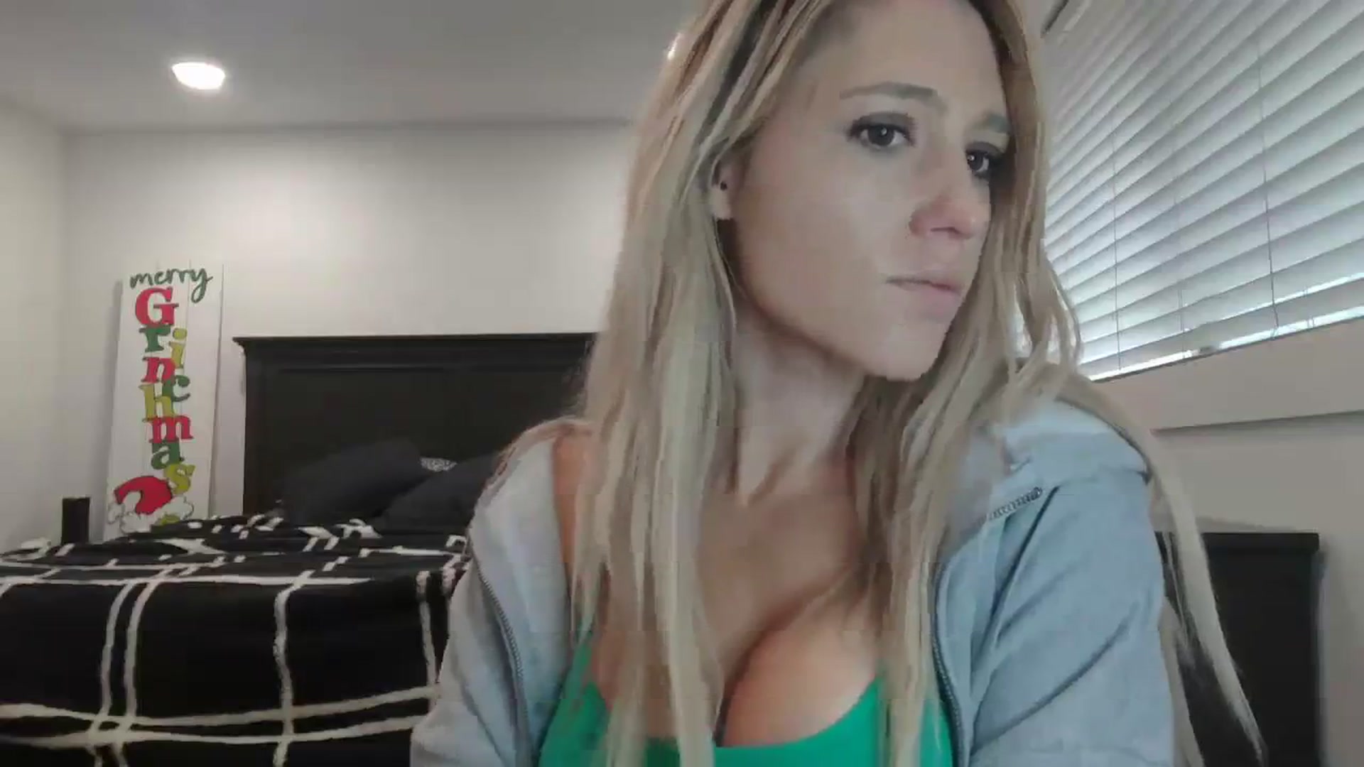 Gallery image thumbnail from blondmilf92's myfreecams stream on, 12/19/2023, 19:37 image 6 of 20