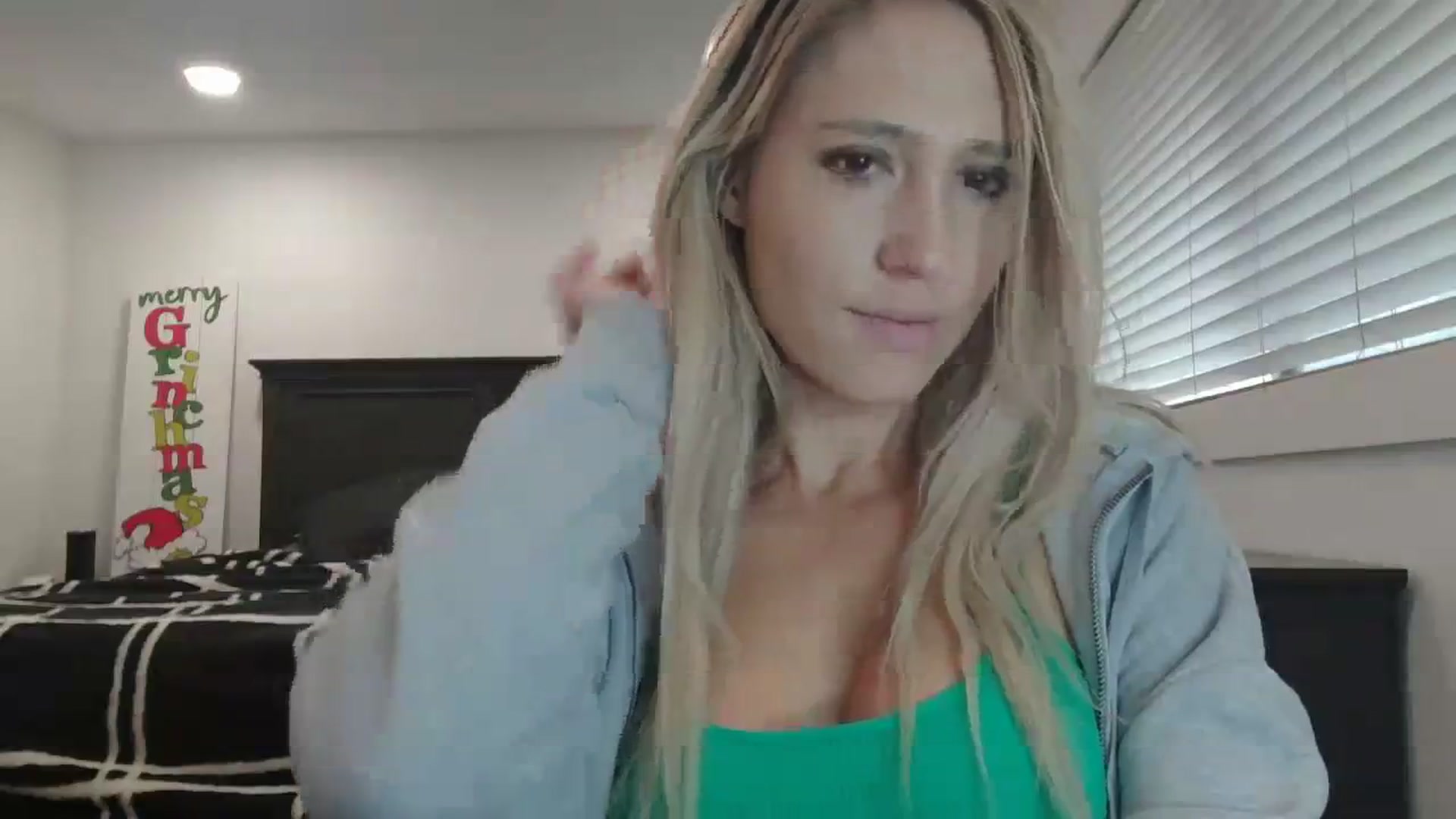 Gallery image thumbnail from blondmilf92's myfreecams stream on, 12/19/2023, 19:37 image 5 of 20
