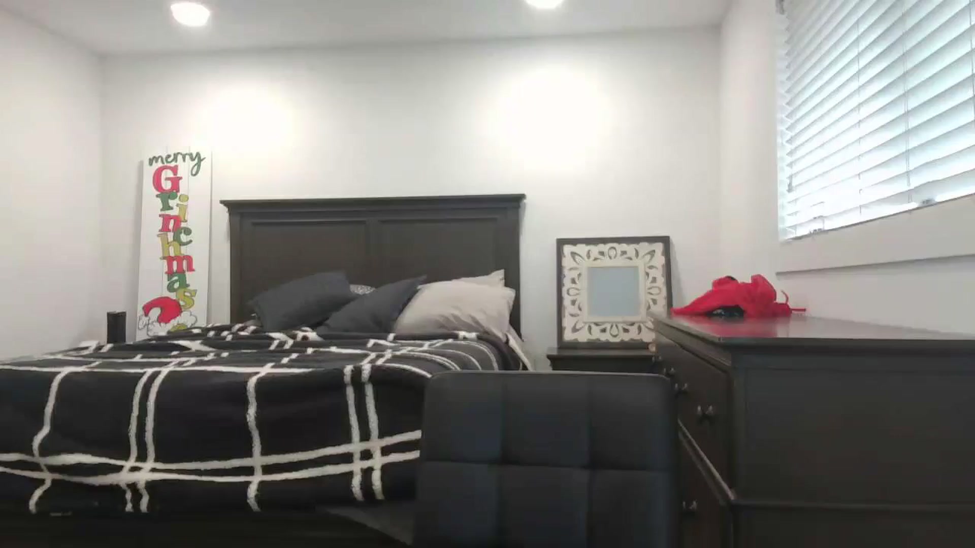 Gallery image thumbnail from blondmilf92's myfreecams stream on, 12/19/2023, 19:37 image 18 of 20