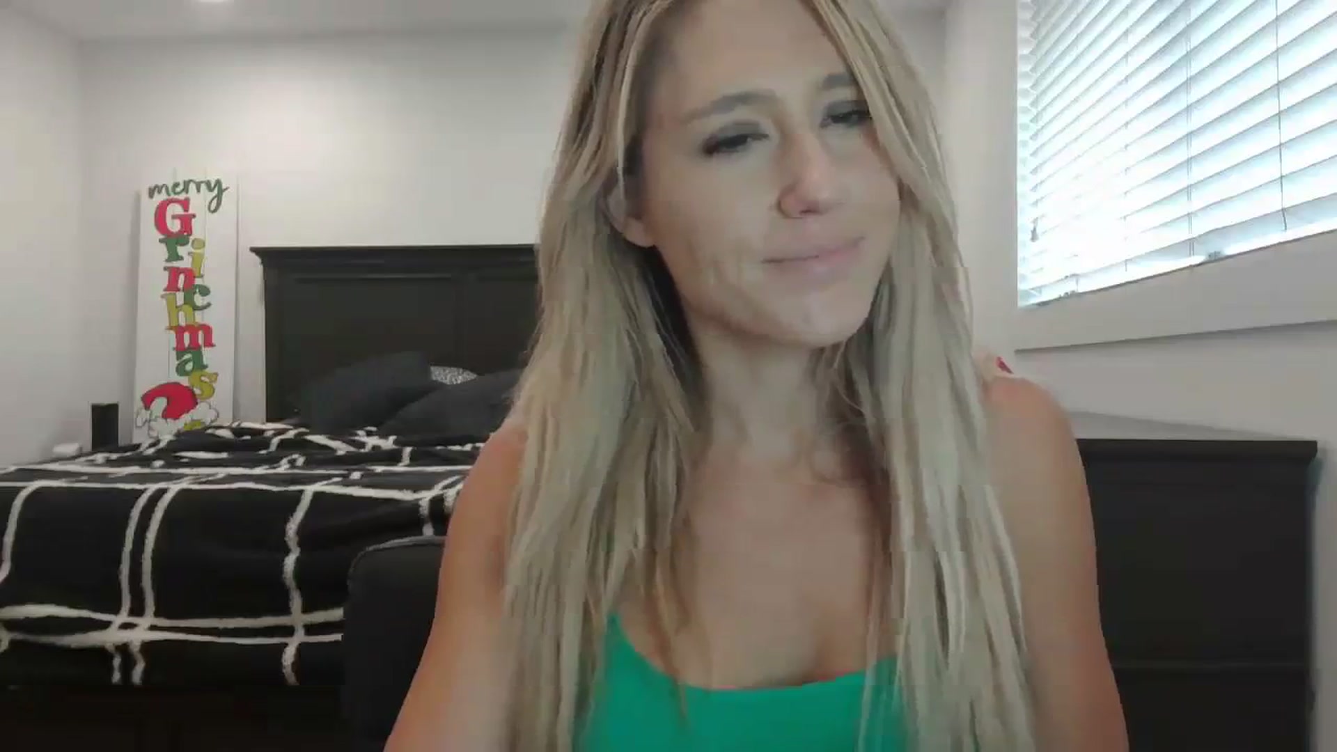 Gallery image thumbnail from blondmilf92's myfreecams stream on, 12/19/2023, 20:44 image 9 of 20