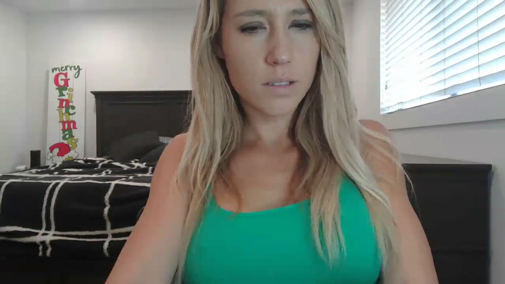 Gallery image thumbnail from blondmilf92's myfreecams stream on, 12/19/2023, 20:44 image 7 of 20