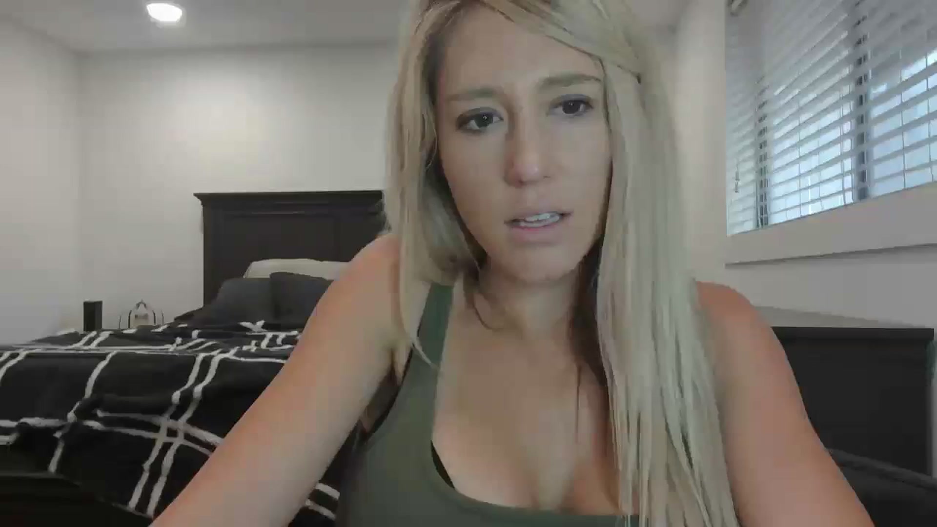 Gallery image thumbnail from blondmilf92's myfreecams stream on, 12/20/2023, 20:13 image 18 of 20