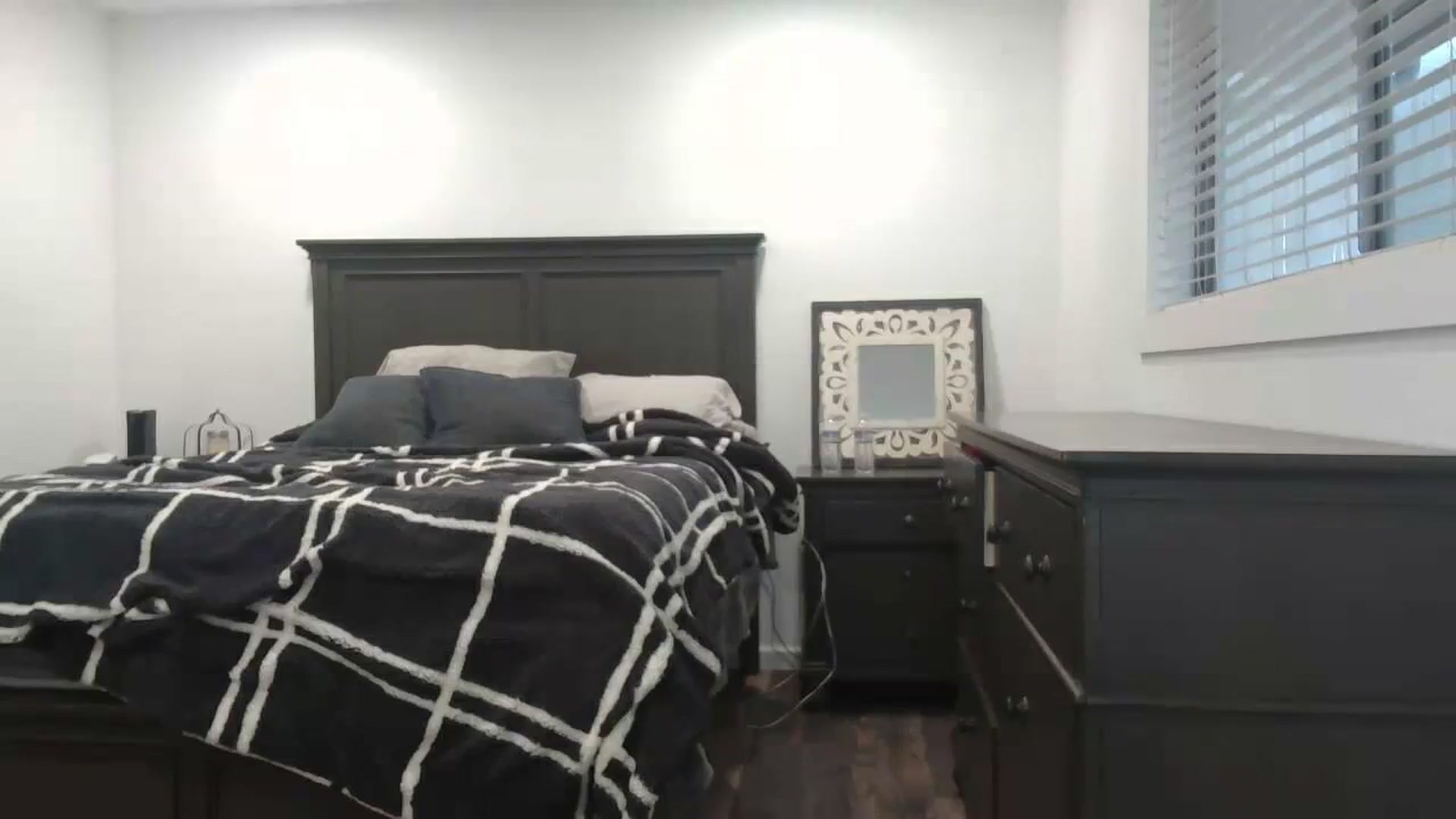 Gallery image thumbnail from blondmilf92's myfreecams stream on, 12/20/2023, 21:44 image 4 of 20