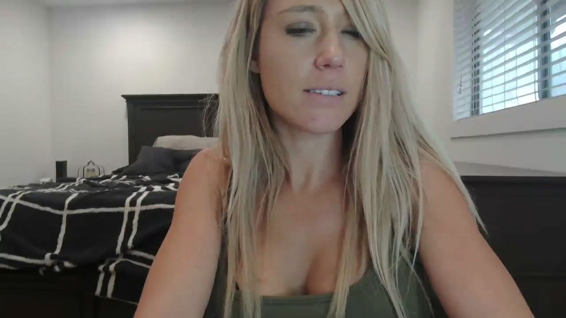 Gallery image thumbnail from blondmilf92's myfreecams stream on, 12/20/2023, 21:44 image 12 of 20