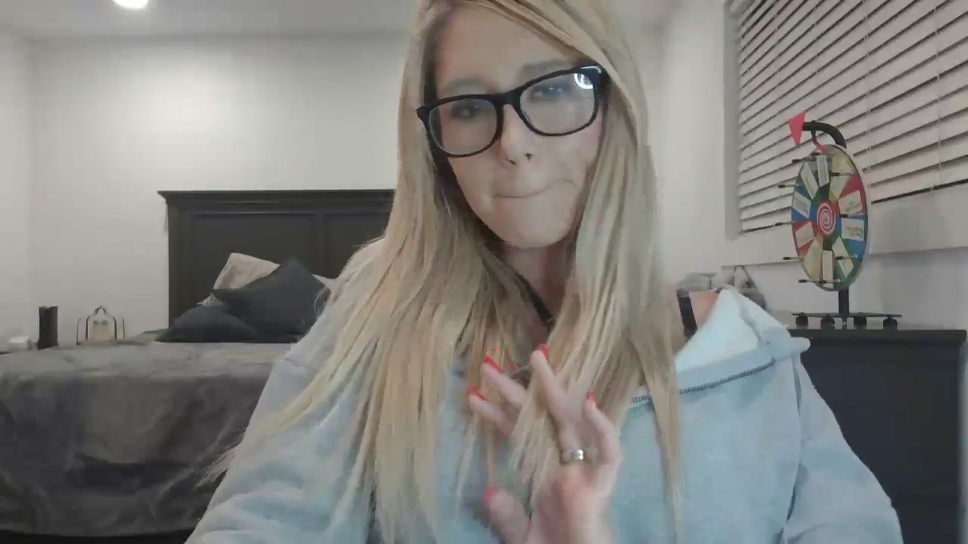 Gallery image thumbnail from blondmilf92's myfreecams stream on, 12/21/2023, 06:54 image 13 of 20