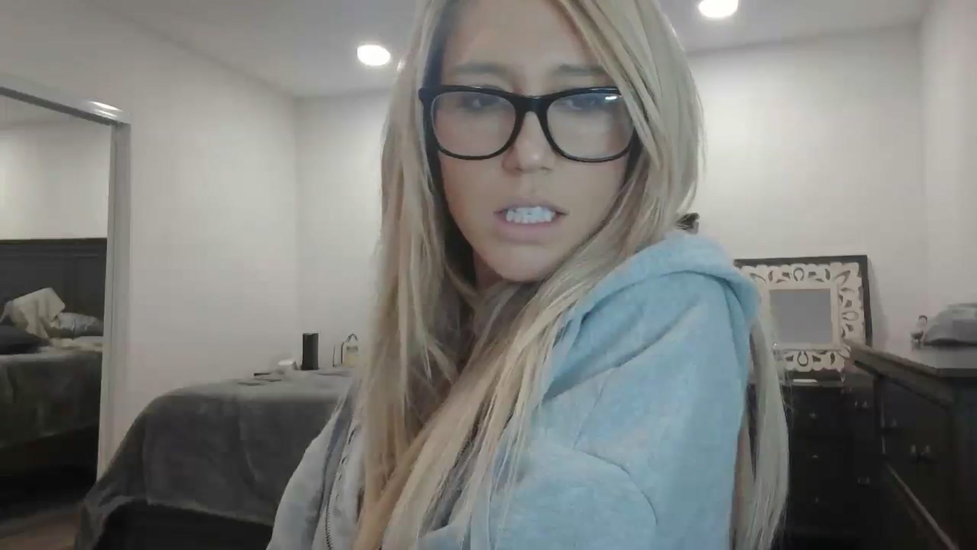 Gallery image thumbnail from blondmilf92's myfreecams stream on, 12/21/2023, 06:54 image 18 of 20