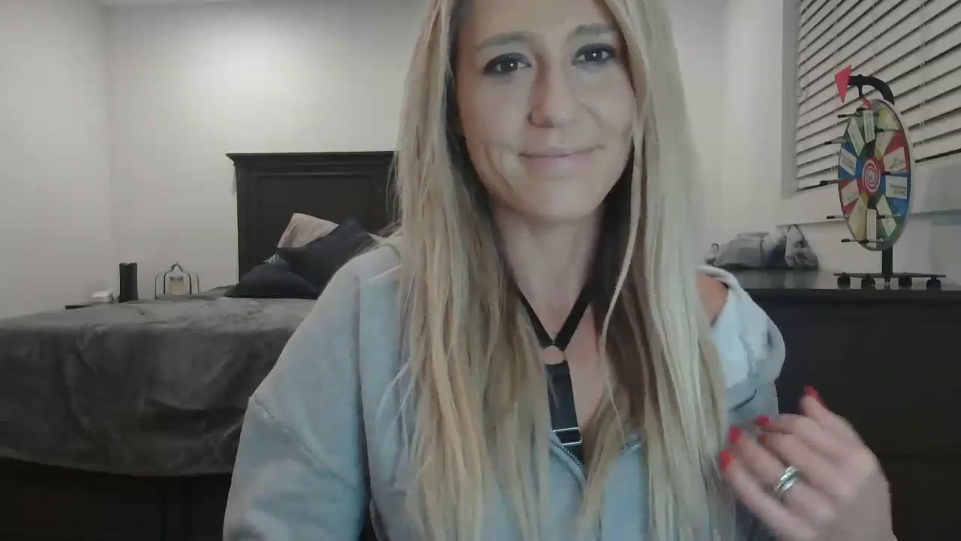 Gallery image thumbnail from blondmilf92's myfreecams stream on, 12/21/2023, 06:54 image 9 of 20