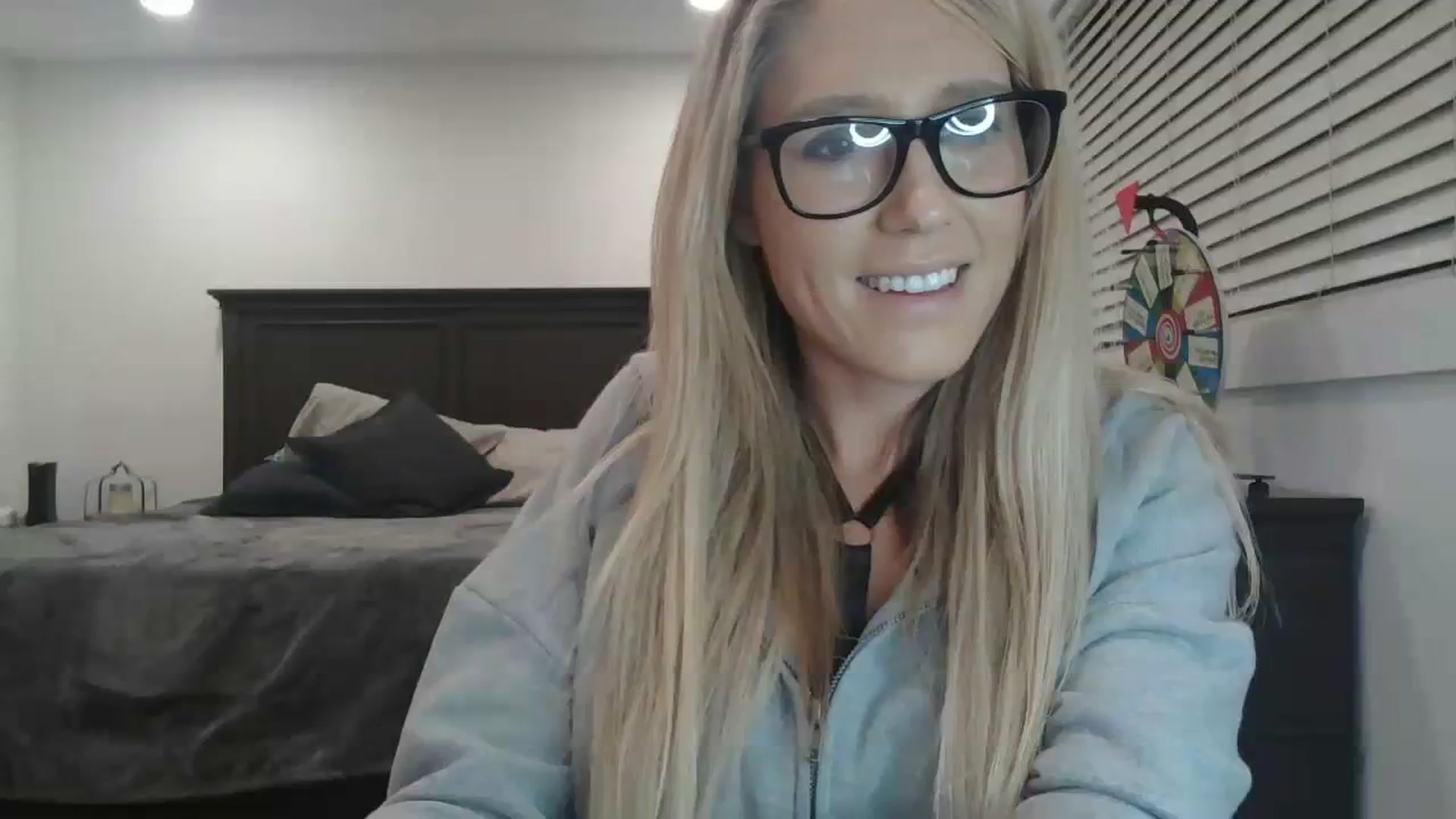 Gallery image thumbnail from blondmilf92's myfreecams stream on, 12/21/2023, 06:54 image 1 of 20