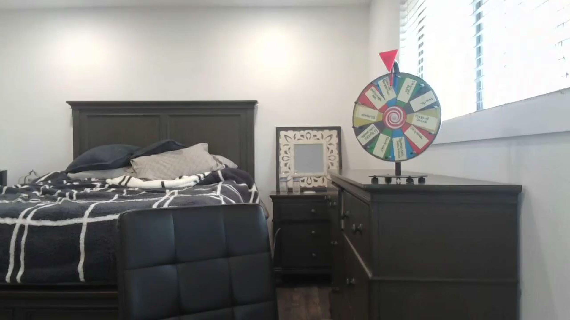 Gallery image thumbnail from blondmilf92's myfreecams stream on, 12/21/2023, 21:09 image 3 of 20
