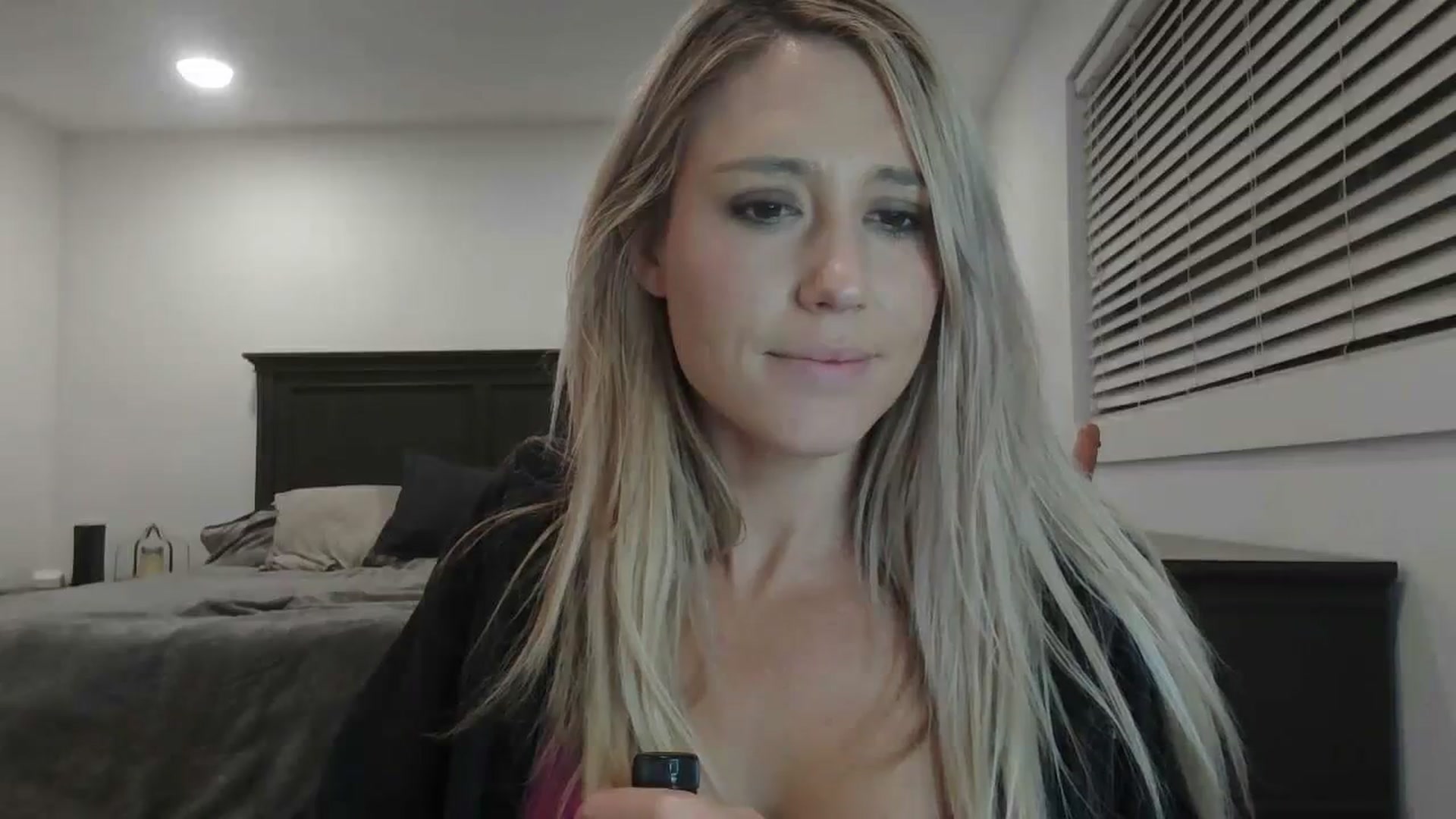 Gallery image thumbnail from blondmilf92's myfreecams stream on, 12/23/2023, 06:33 image 8 of 20