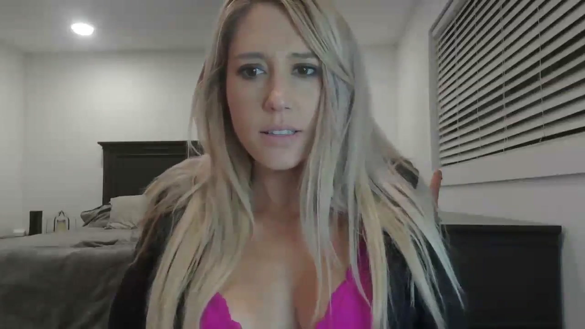 Gallery image thumbnail from blondmilf92's myfreecams stream on, 12/23/2023, 06:33 image 3 of 20