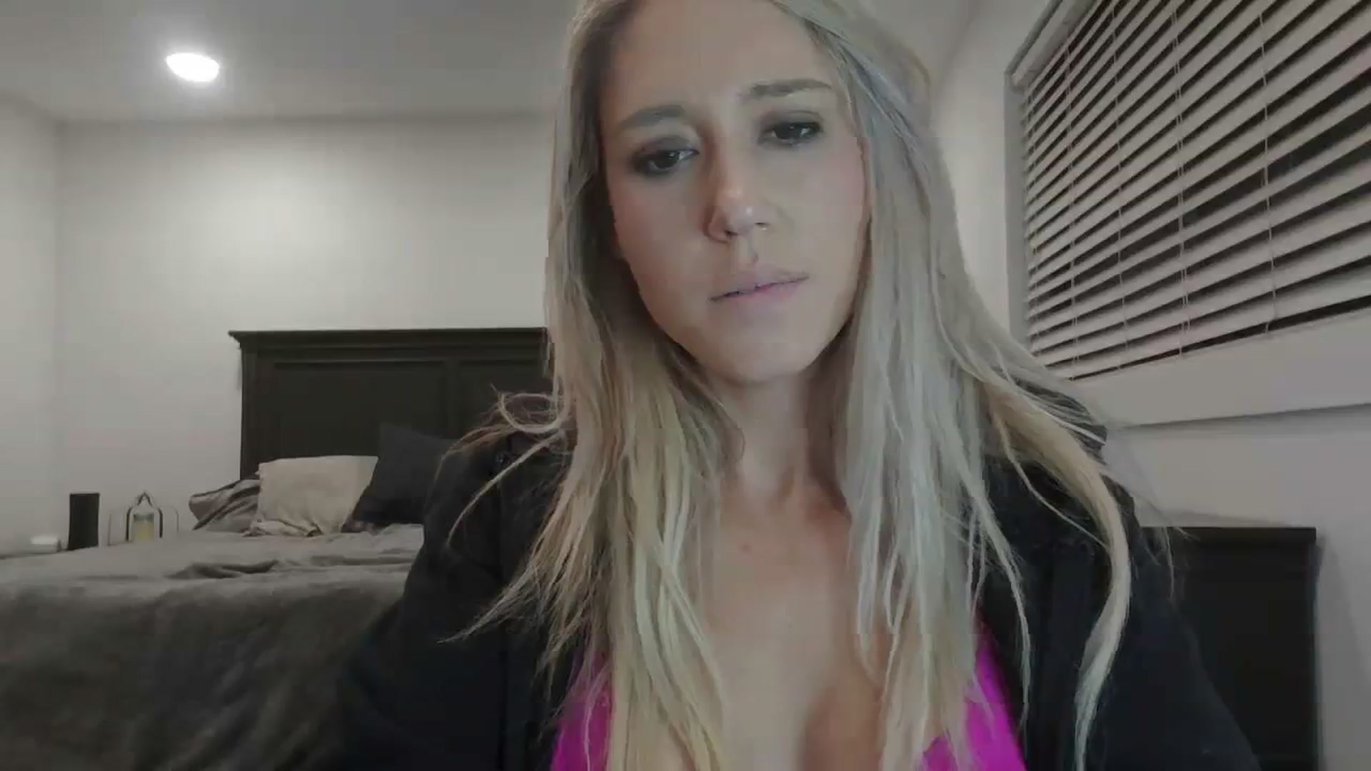 Gallery image thumbnail from blondmilf92's myfreecams stream on, 12/23/2023, 06:33 image 7 of 20