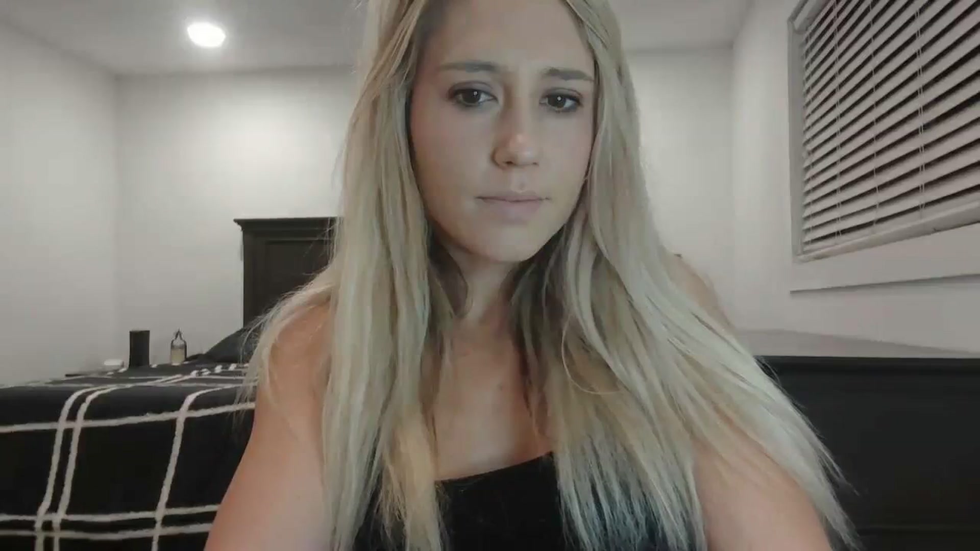 Gallery image thumbnail from blondmilf92's myfreecams stream on, 12/28/2023, 06:29 image 6 of 20
