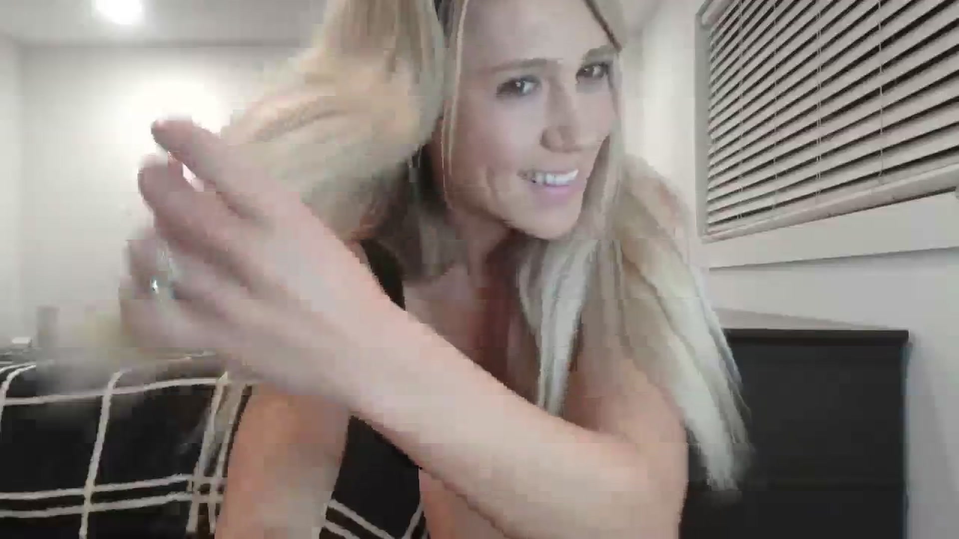 Gallery image thumbnail from blondmilf92's myfreecams stream on, 12/28/2023, 06:29 image 10 of 20