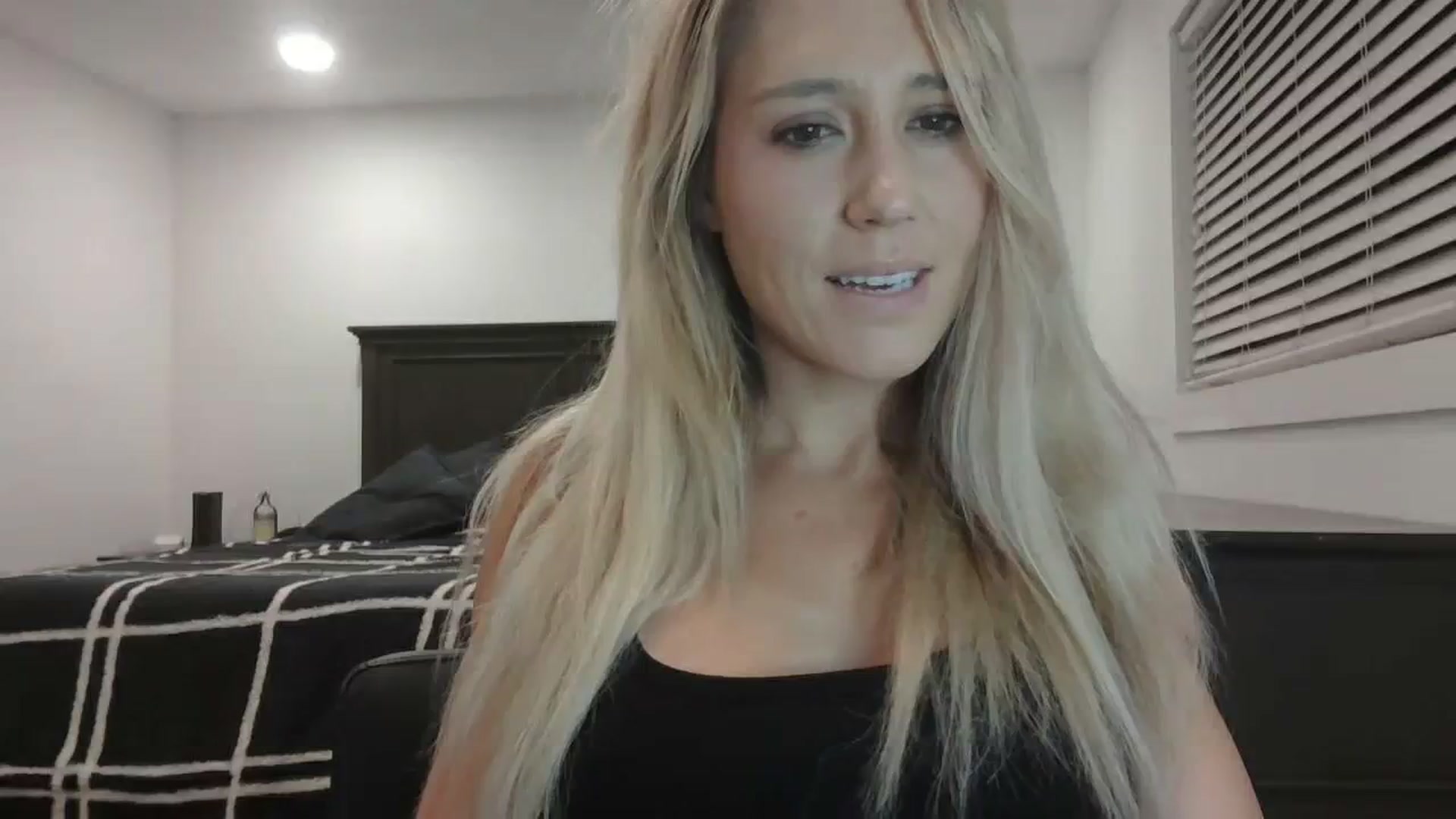Gallery image thumbnail from blondmilf92's myfreecams stream on, 12/28/2023, 06:29 image 1 of 20