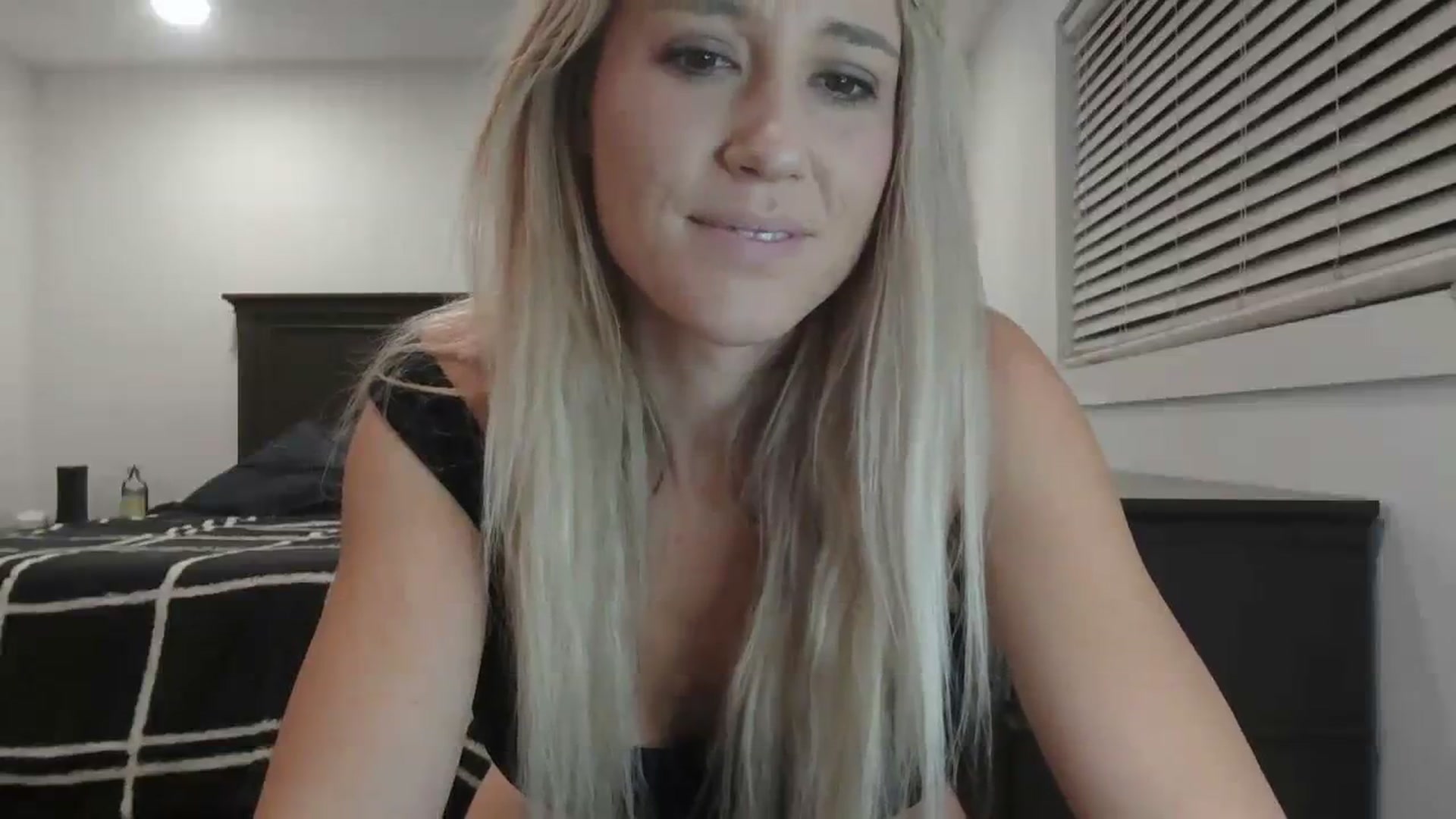Gallery image thumbnail from blondmilf92's myfreecams stream on, 12/28/2023, 06:29 image 16 of 20