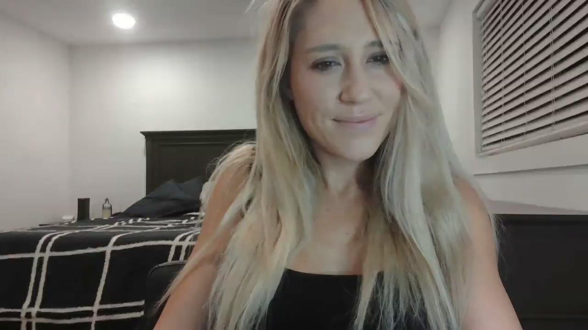 Gallery image thumbnail from blondmilf92's myfreecams stream on, 12/28/2023, 06:29 image 2 of 20