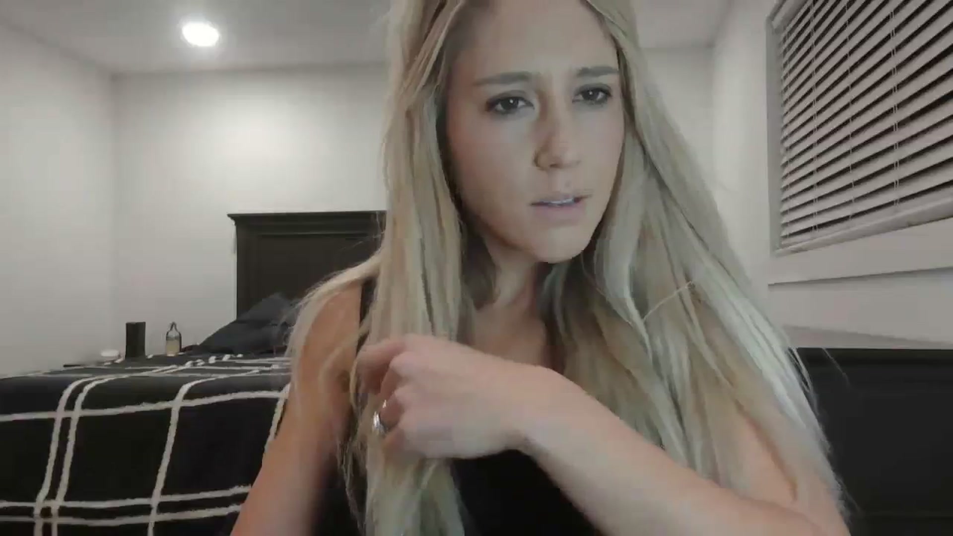 Gallery image thumbnail from blondmilf92's myfreecams stream on, 12/28/2023, 06:29 image 5 of 20