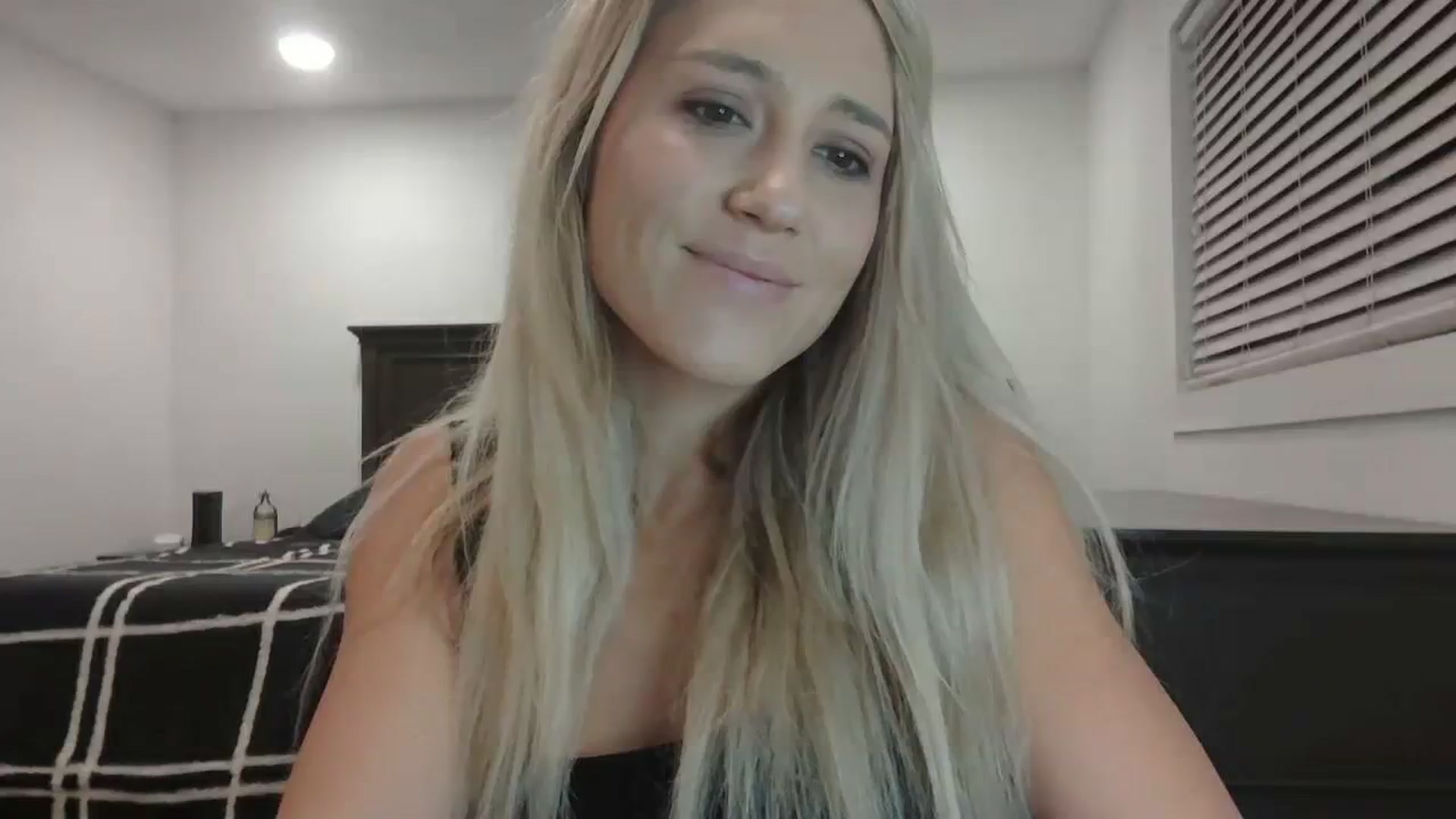 Gallery image thumbnail from blondmilf92's myfreecams stream on, 12/28/2023, 06:29 image 3 of 20