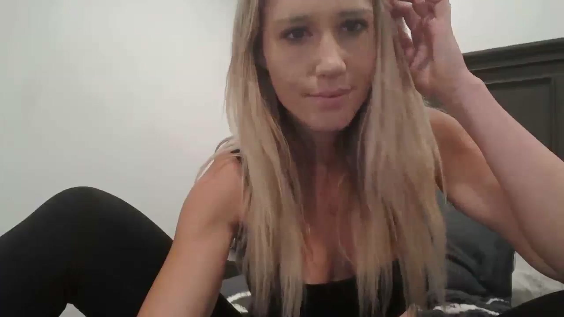 Gallery image thumbnail from blondmilf92's myfreecams stream on, 12/28/2023, 07:45 image 4 of 20