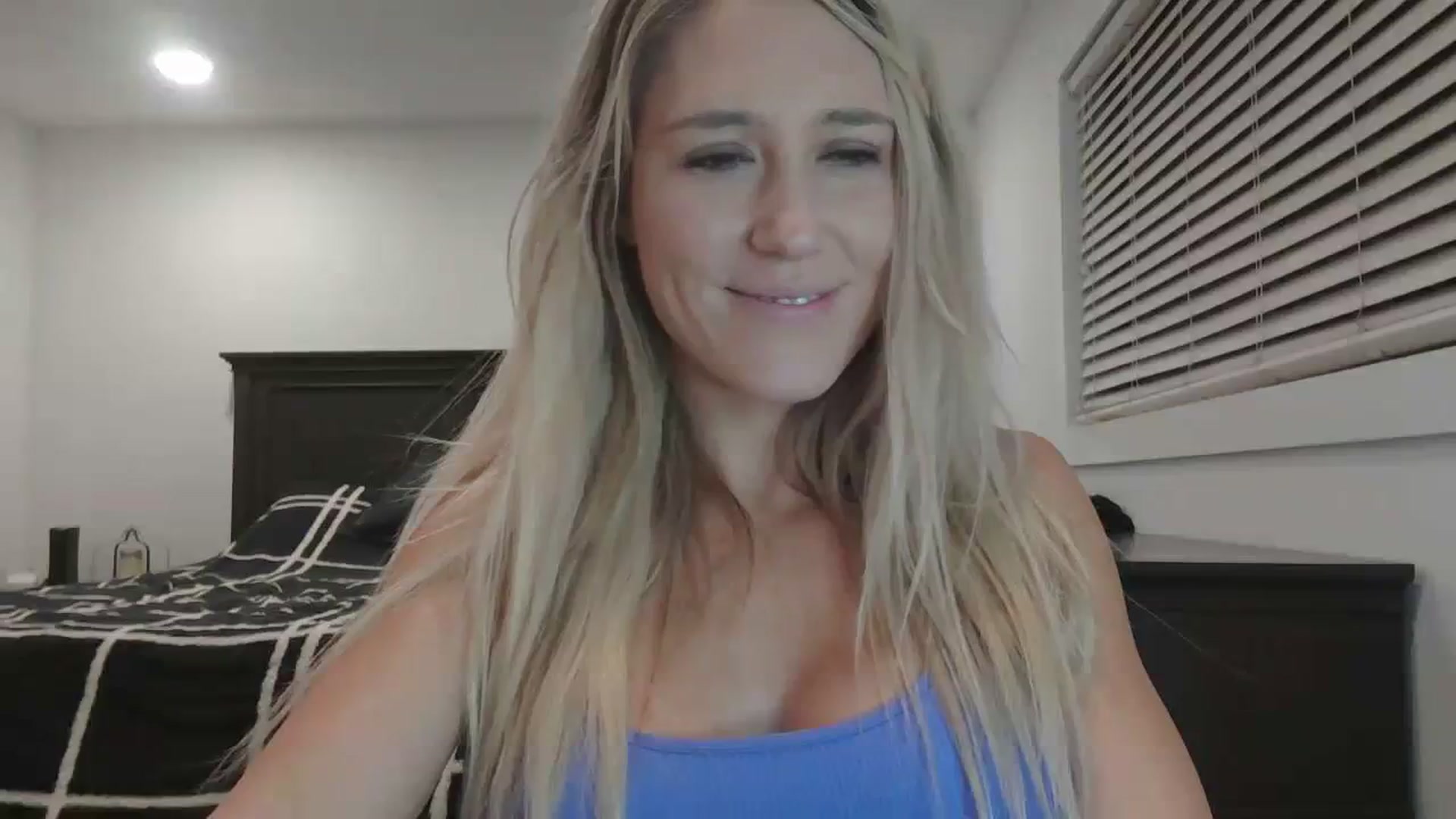 Gallery image thumbnail from blondmilf92's myfreecams stream on, 12/29/2023, 08:17 image 1 of 20