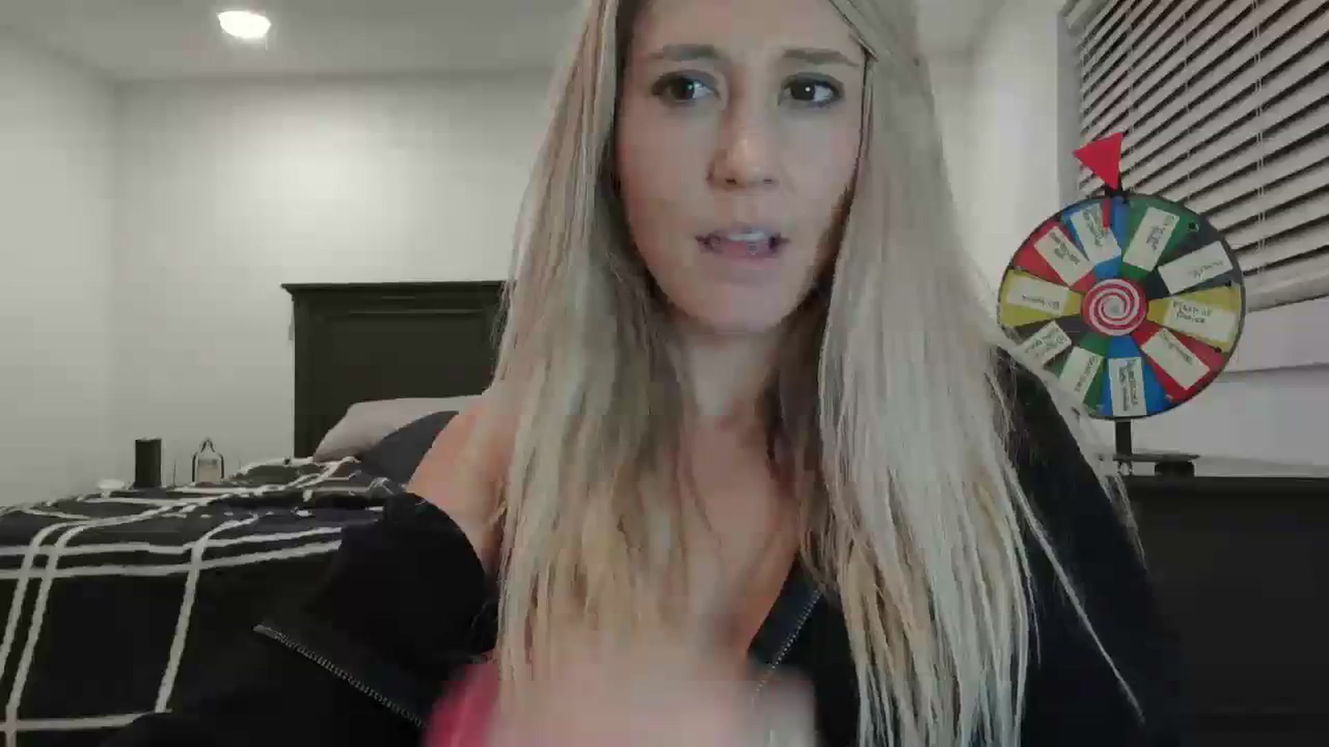Gallery image thumbnail from blondmilf92's myfreecams stream on, 12/30/2023, 07:58 image 20 of 20