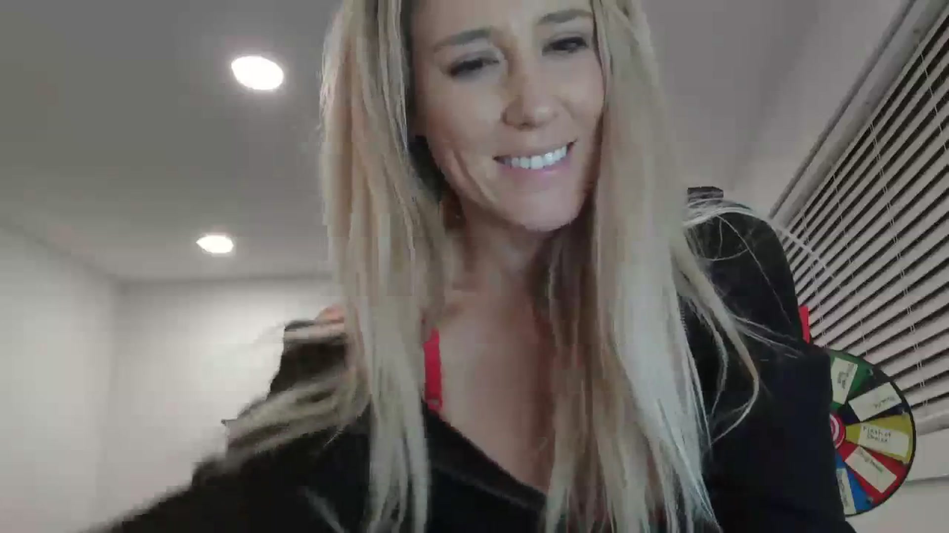 Gallery image thumbnail from blondmilf92's myfreecams stream on, 12/30/2023, 07:58 image 10 of 20
